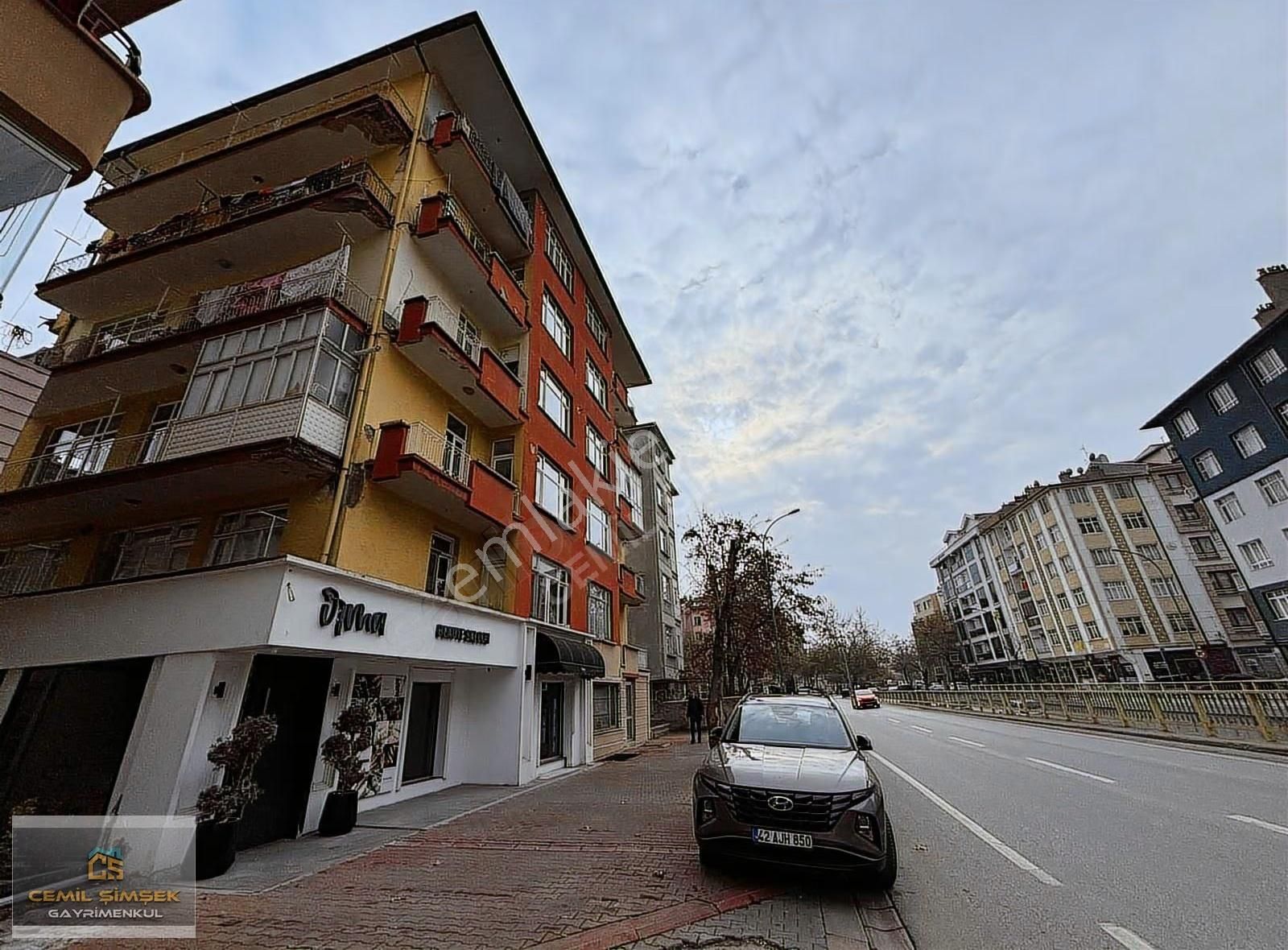 Cemil Şimşek'ten Barbaros İöo Nun Arkasında Bakımlı Daire