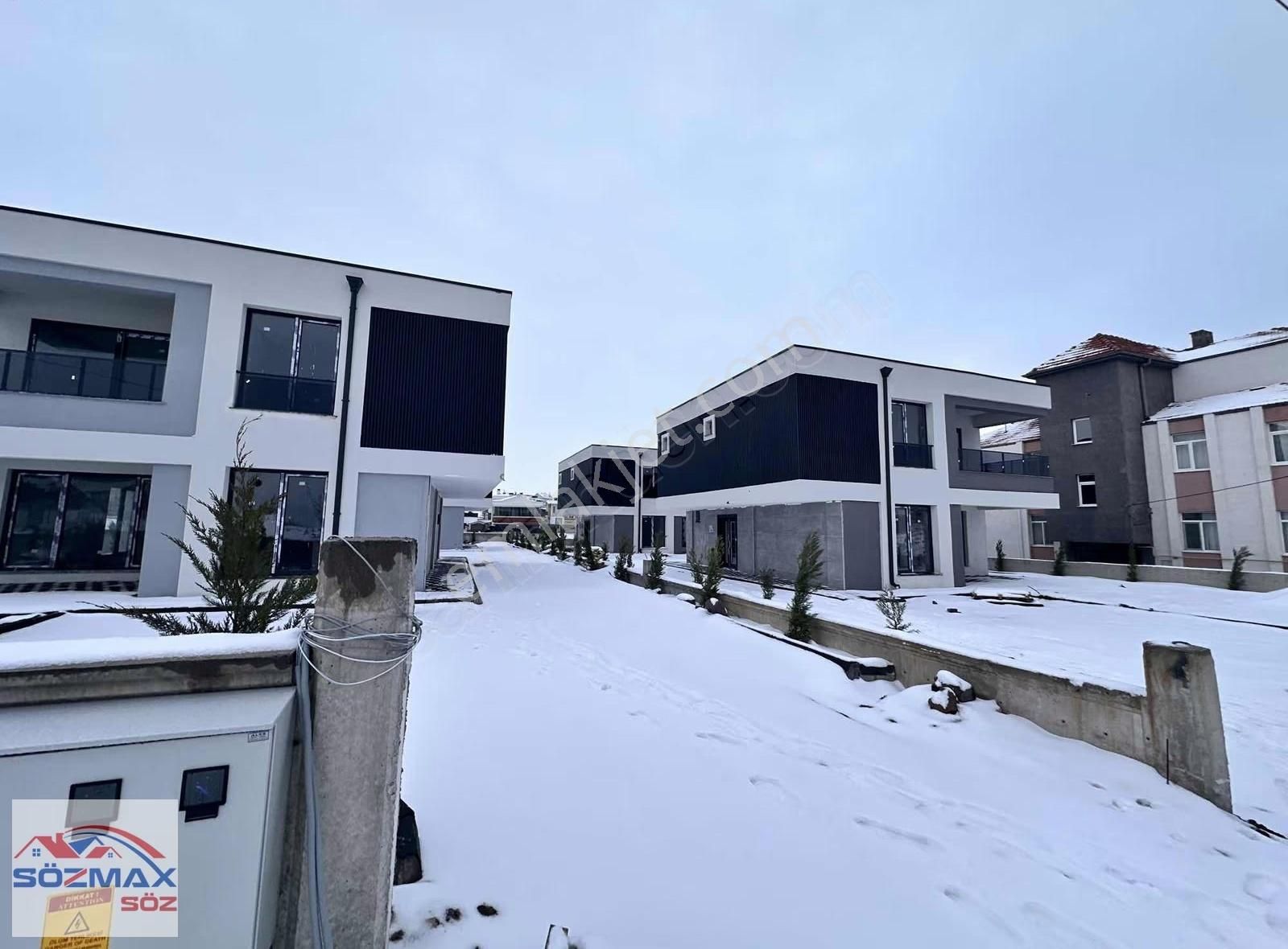 Dört Mevsim Oturuma Uygun Erkilet Sıfır Villa - Görsel 28