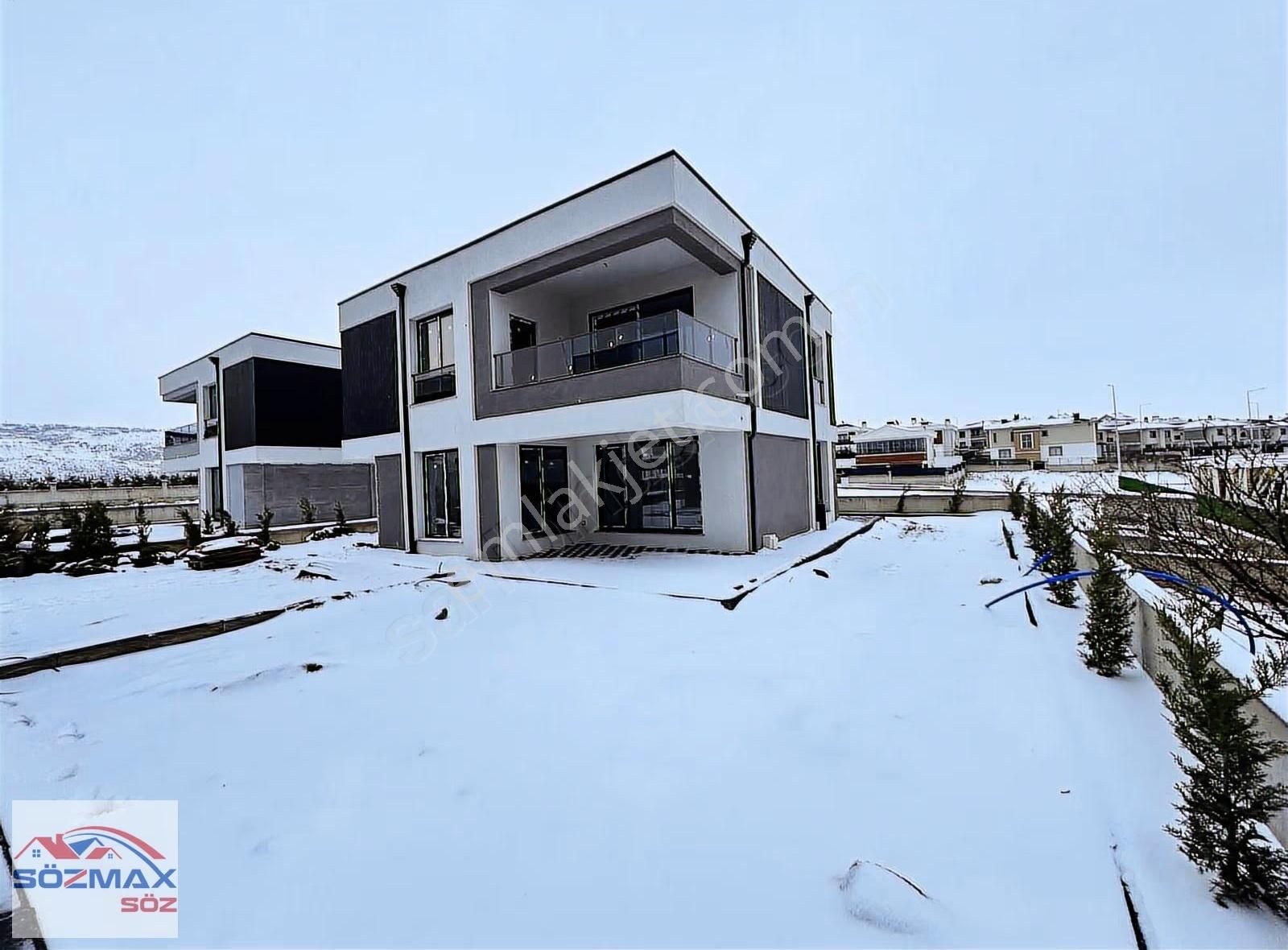 Dört Mevsim Oturuma Uygun Erkilet Sıfır Villa