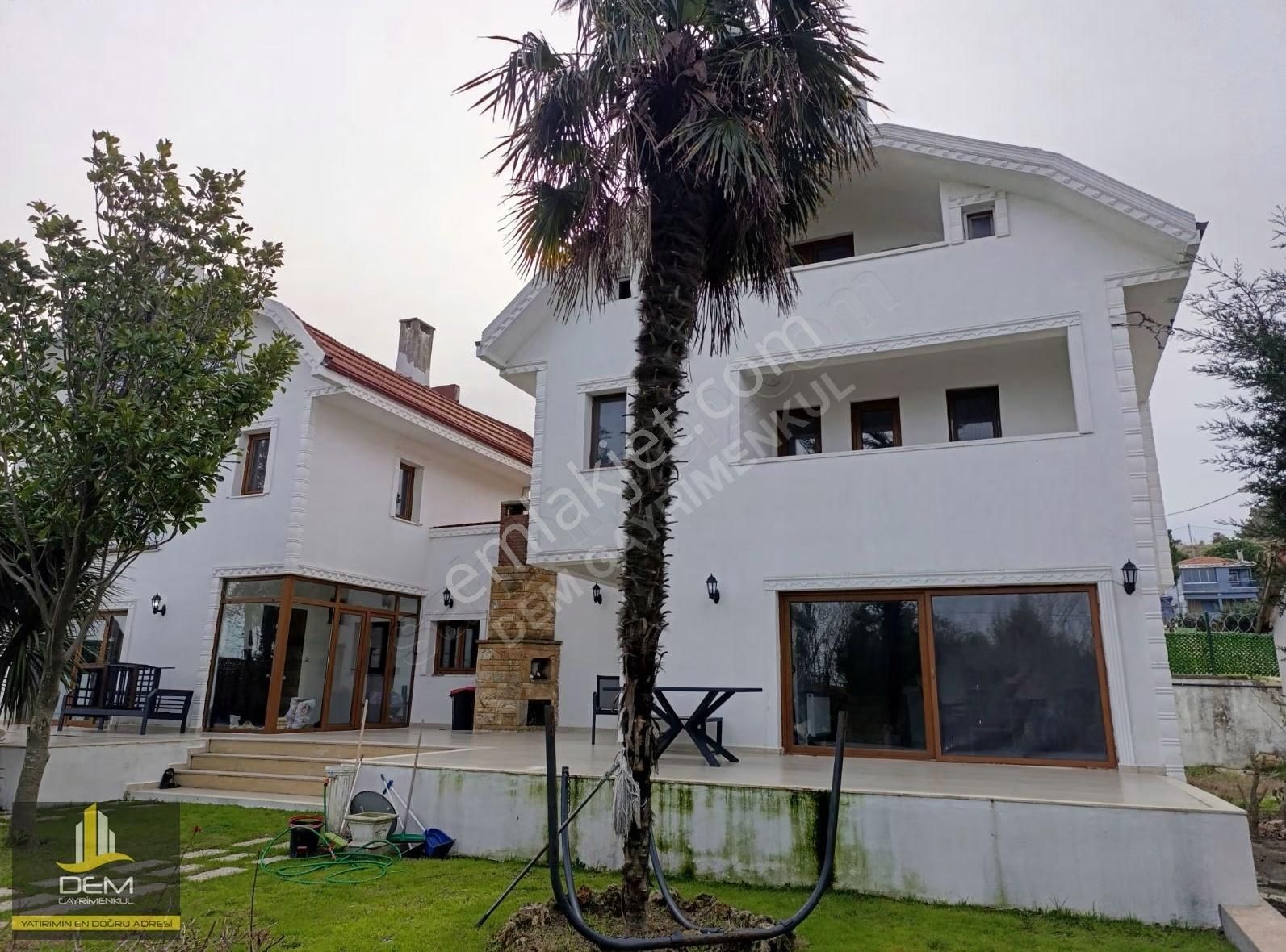 Arnavutköy Yeniköyde (karaburun) Deniz Manzaralı İki Adet Villa