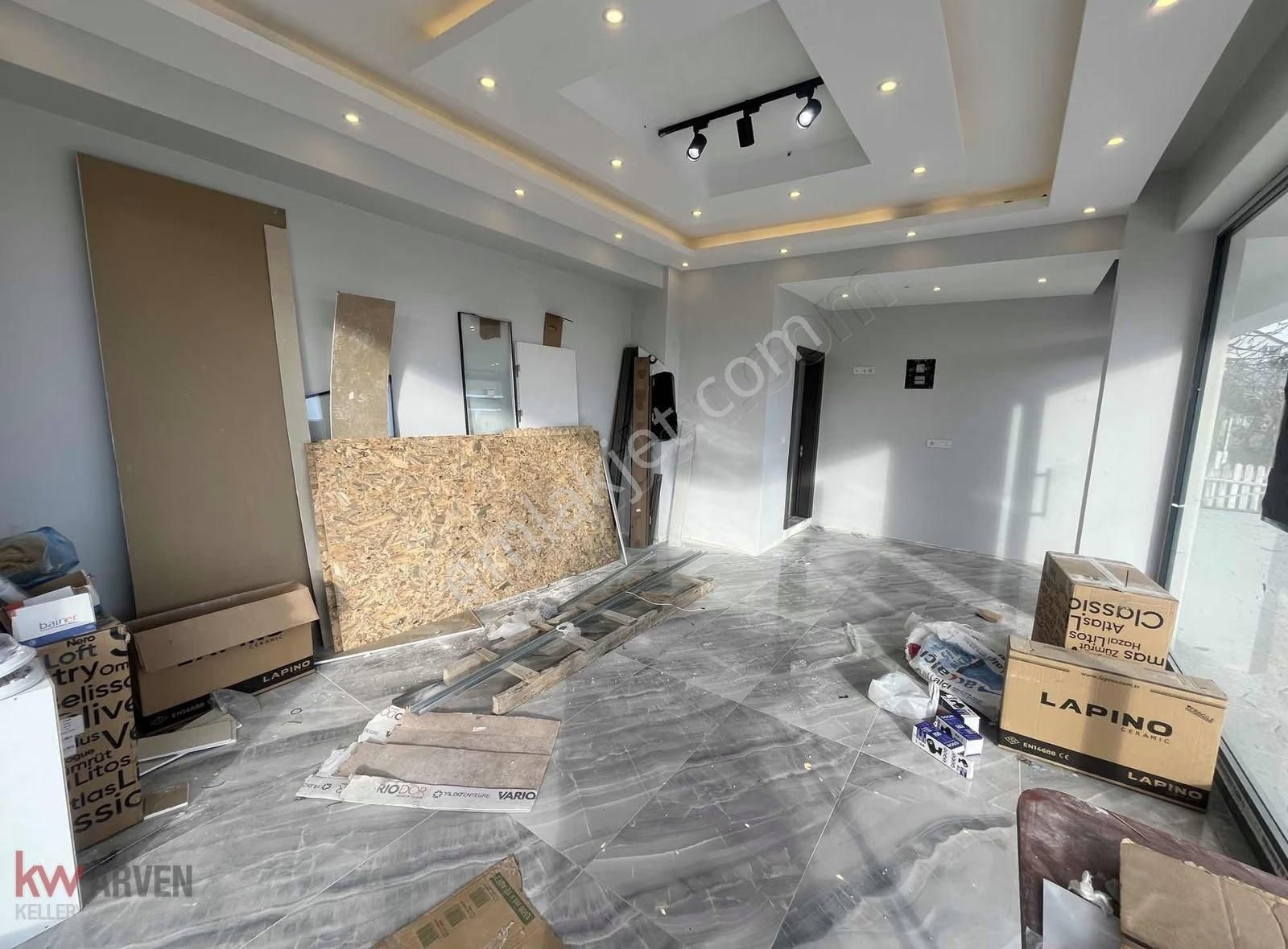 Başiskele Yeşilyurt Mah. Merkezi Konumda Kiralık 35 M² Dükkan