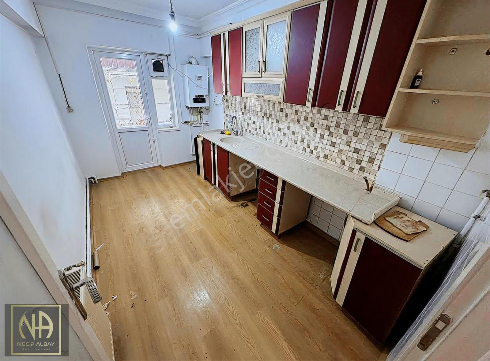 Fırsat Daire İncirli Durak Sokak 2+1 Balkonlu