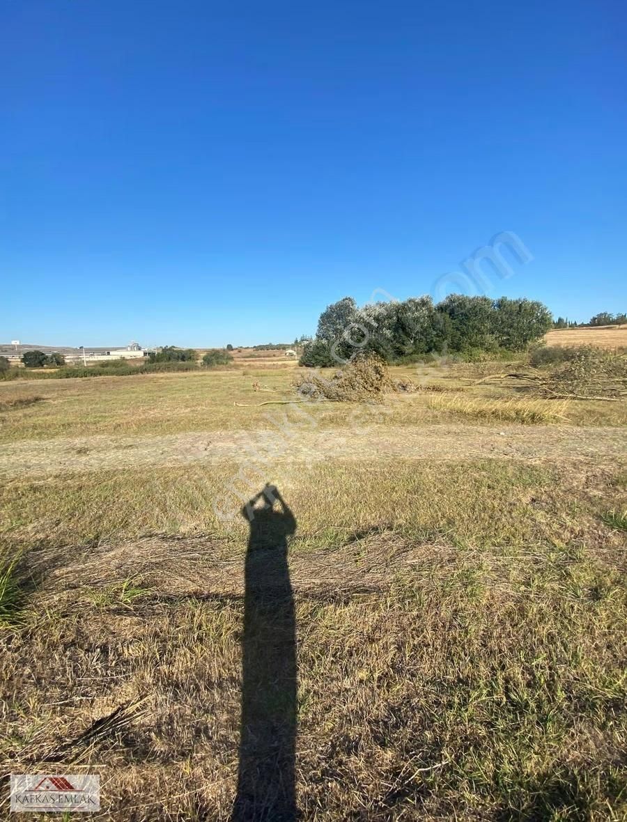 Kafkas Emlaktan 8.400 M2 Satılık Tarla