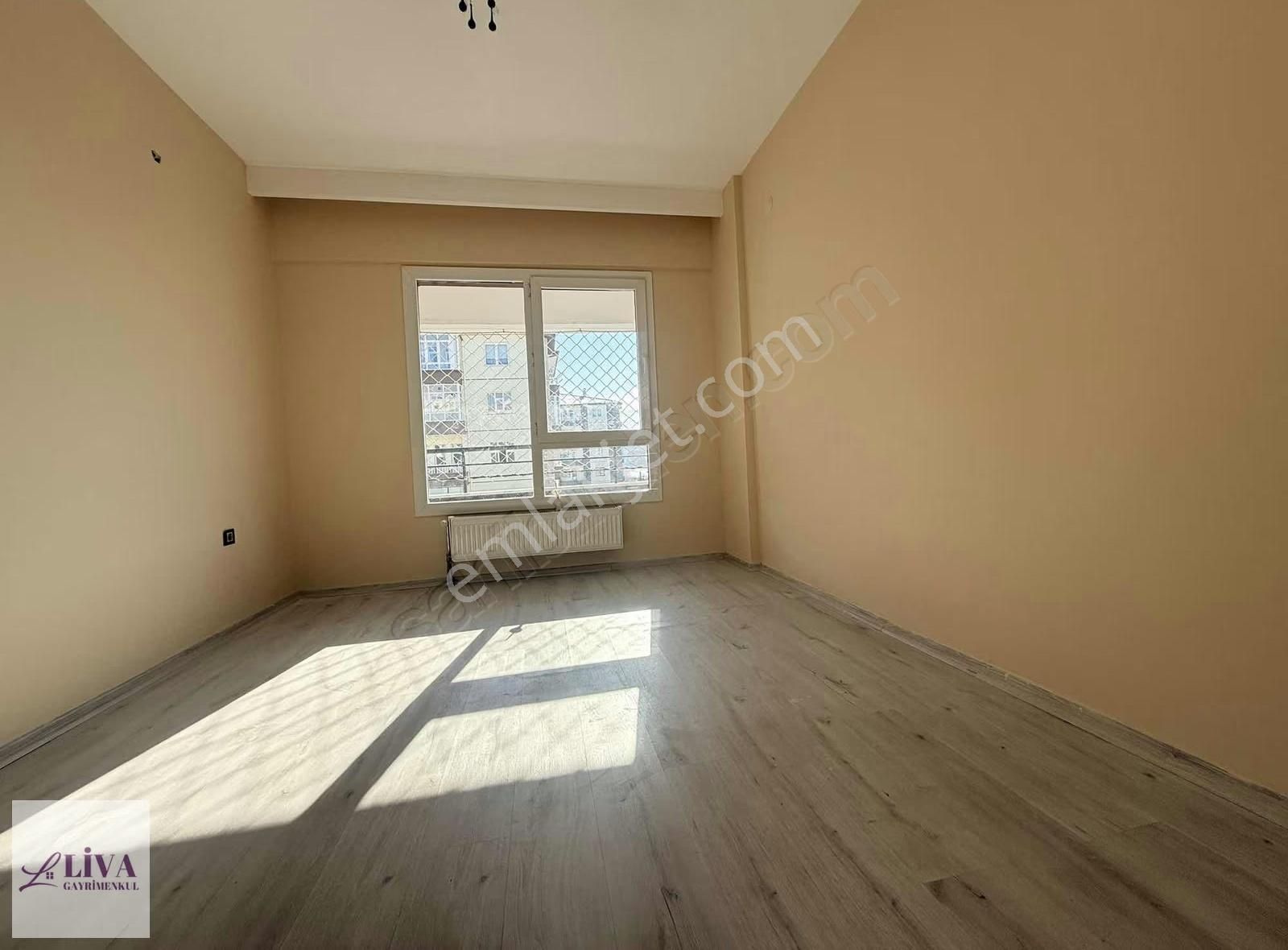 Liva'dan Bahçelievler'de Harika Konumda 3+1 Kiralık Daire - Görsel 3