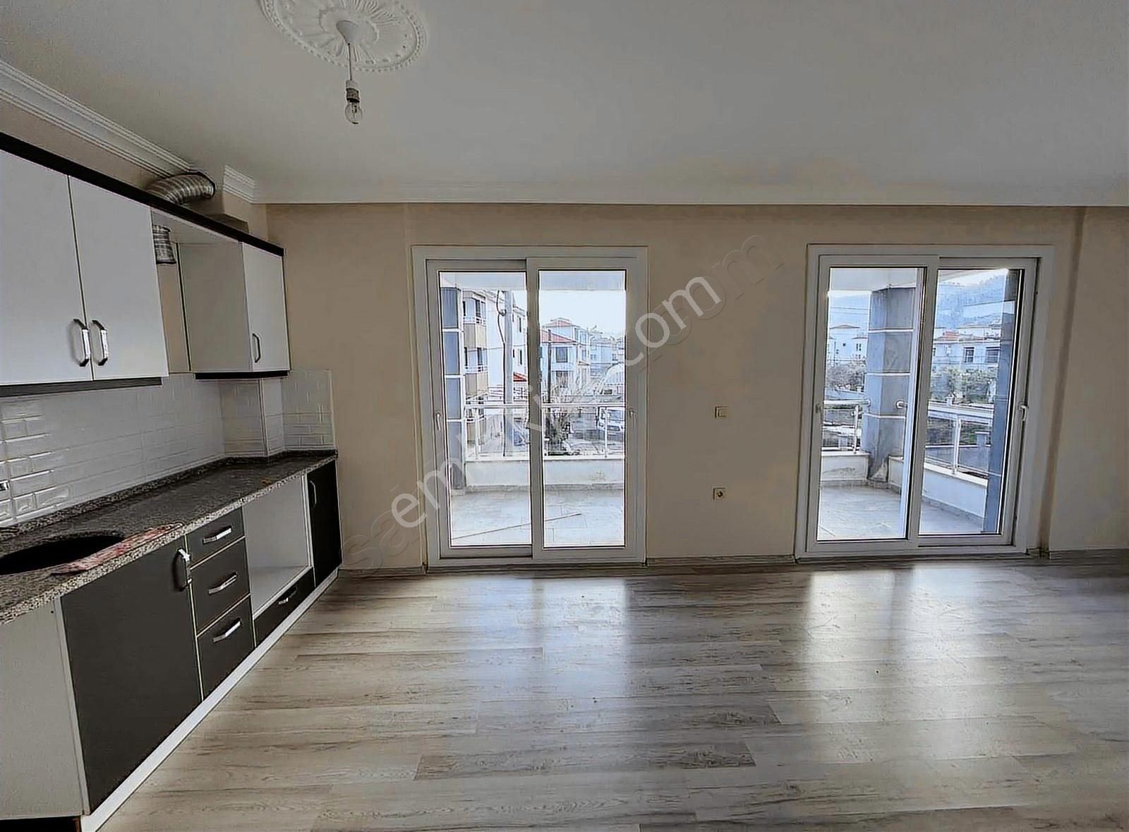 Gizemli Emlaktan Satılık 3+1 Ebeveyn Banyolu Ara Kat Daire - Görsel 8