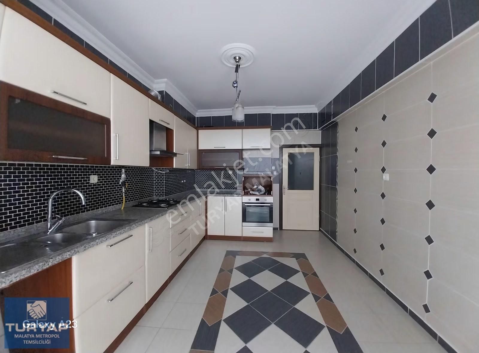 Turyap Metropol'den Paşaköşkün' De 4+2 Kiralık Daire