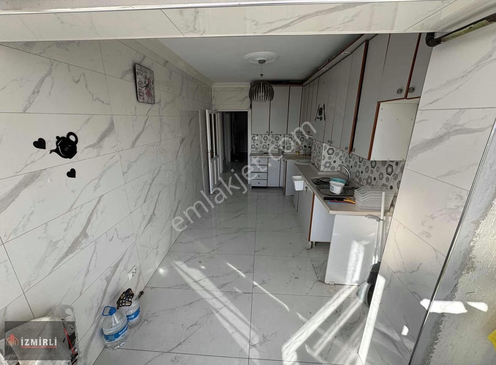 Mithatpaşa Mahallesi'nde Merkezi Konum Yapılı 3+1 Satılık Daire - Görsel 16