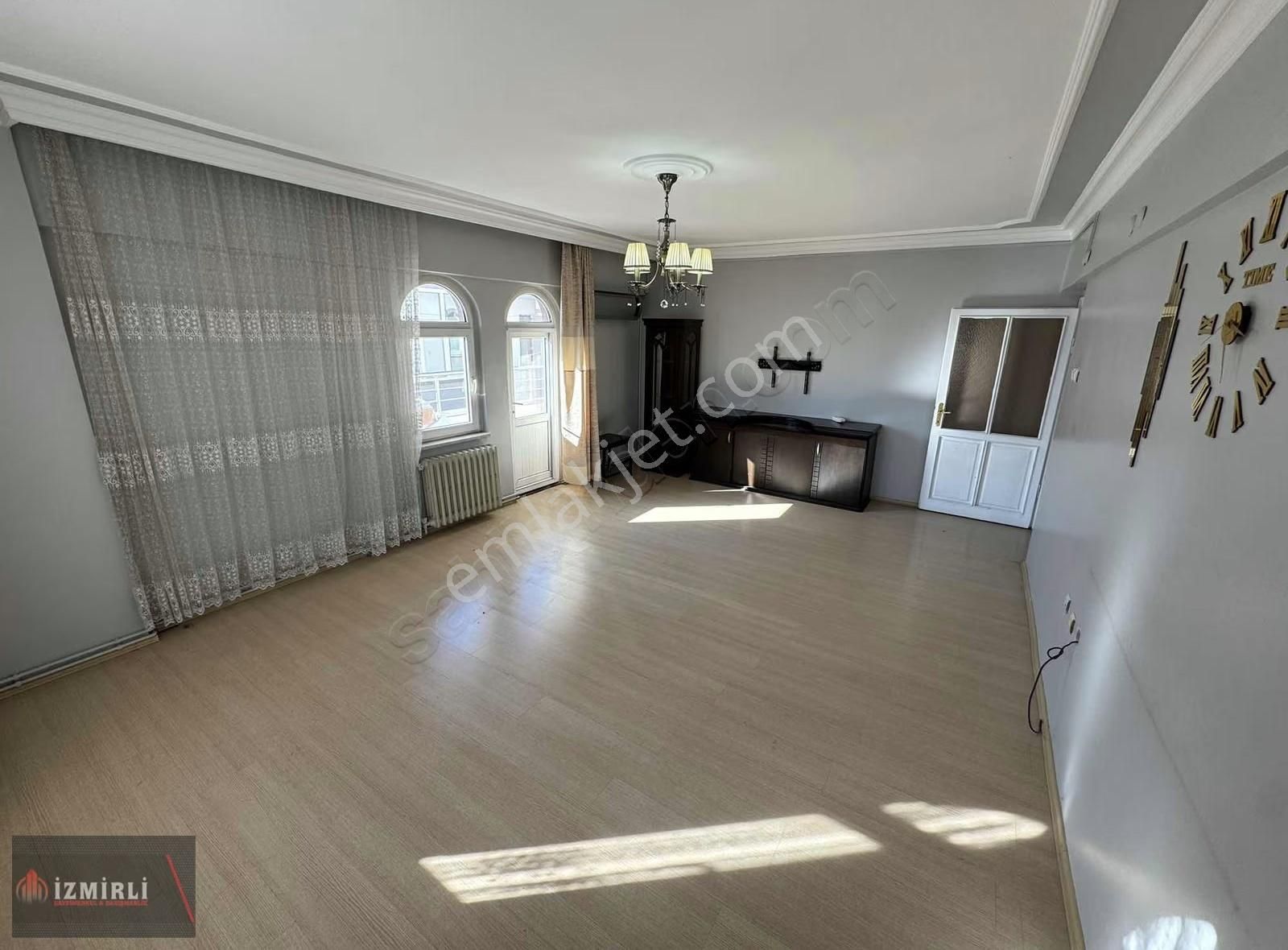 Mithatpaşa Mahallesi'nde Merkezi Konum Yapılı 3+1 Satılık Daire - Görsel 21