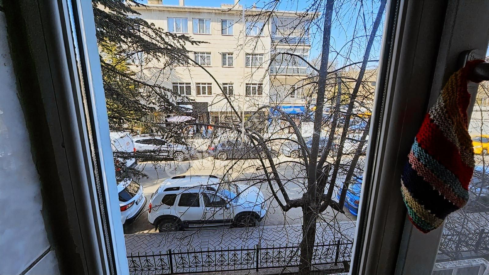 Arel'den Bahçelievler'de Mobilyalı Anıtpark Arkası Ön 1 Kat 3+1 - Görsel 11