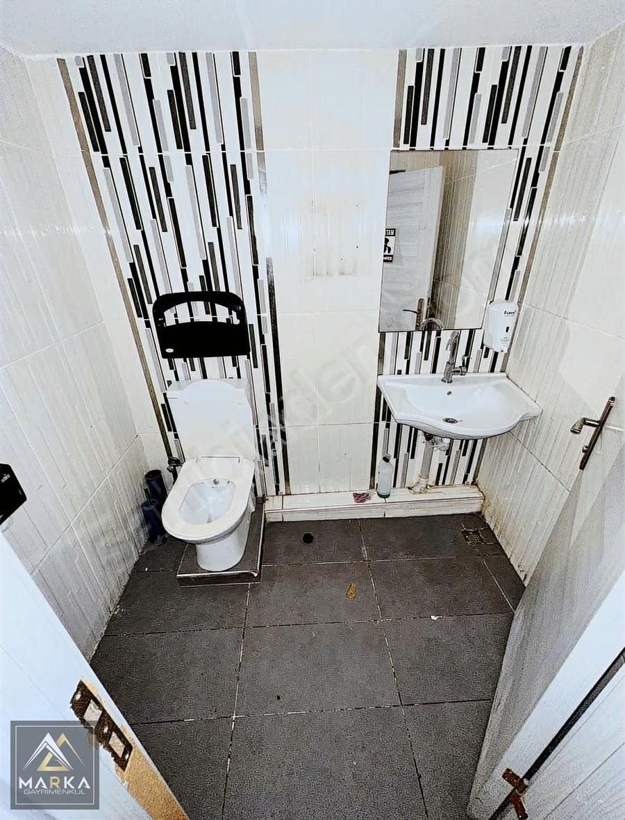 Marka'dan Gua Cafe Yanı Laleli Plaza Altı 180 M2 Kiralık Dükkan - Görsel 9