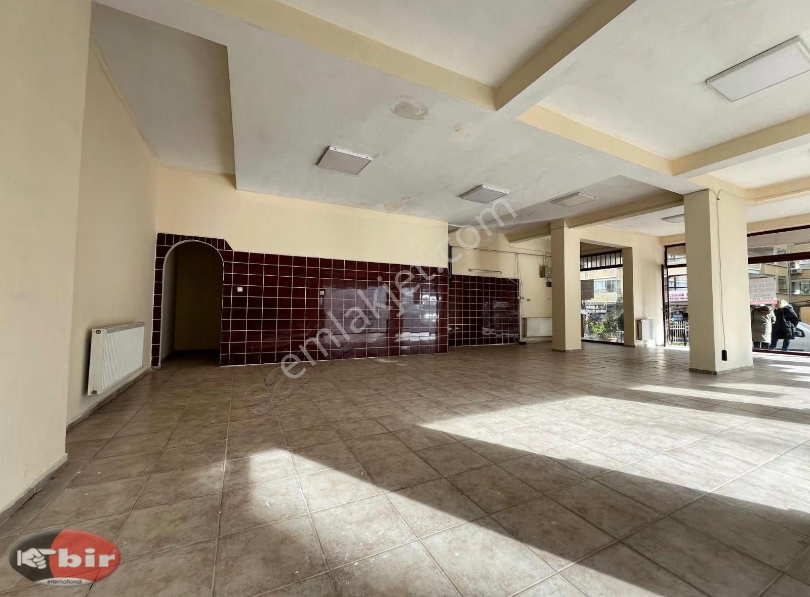 Bir Emlak'tan Ceyhun Atuf Kansu'da Kiralık Köşe Dükkan