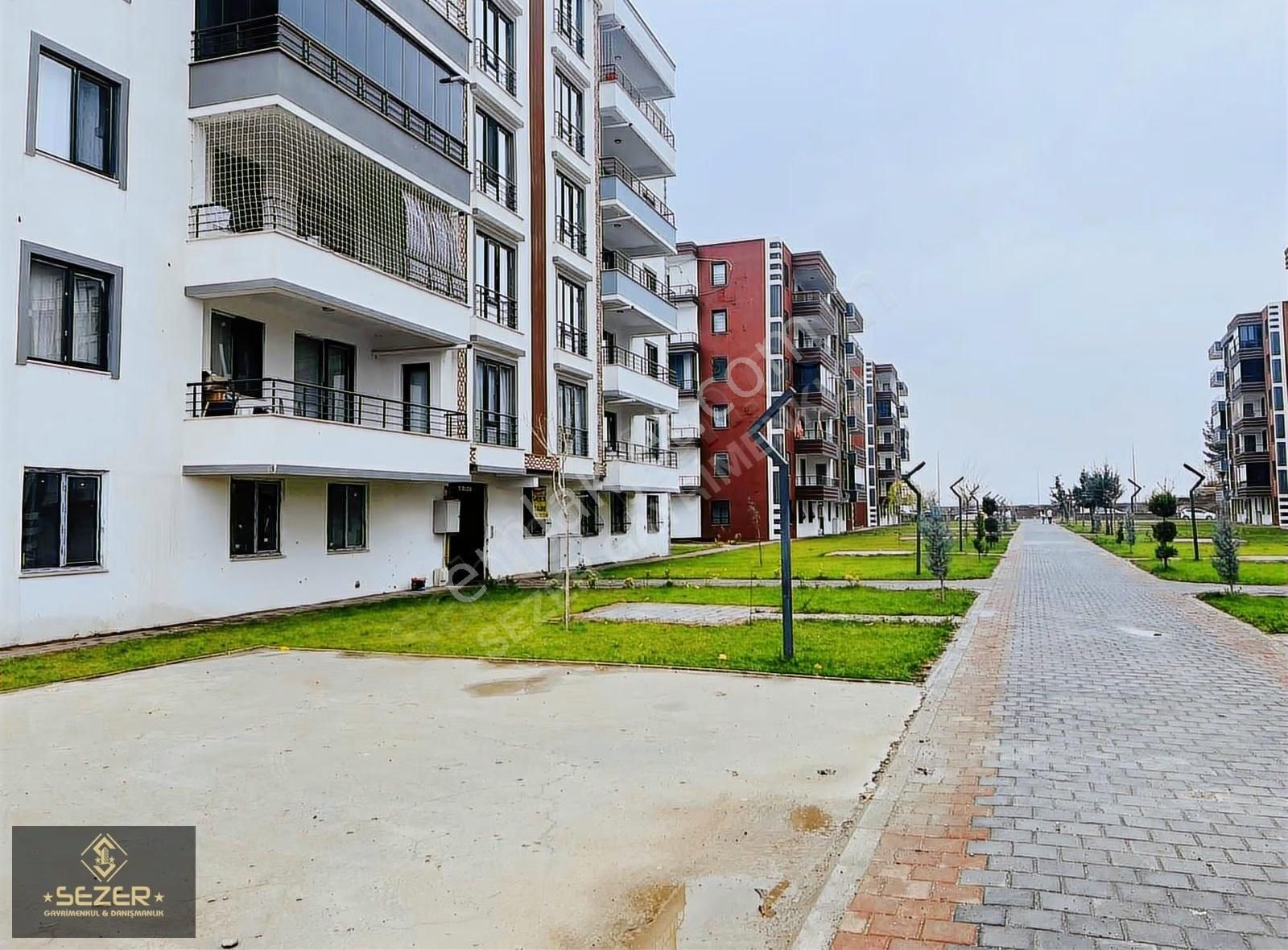 S E Z E R Gayrimenkul'den Kiralık 3.5+1 Daire (havalanı Kavşağı)