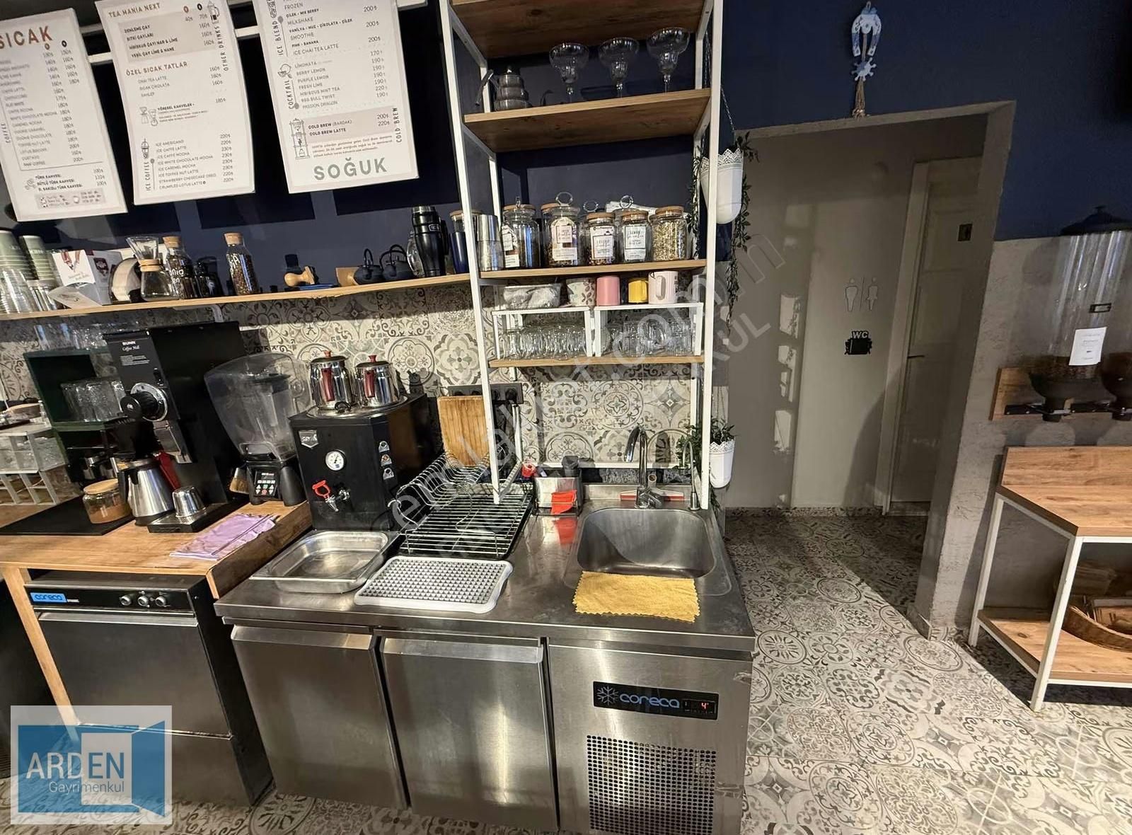 Seferihisar'da Merkezi Konumda, Sakin Sokak Girişinde, Faal Cafe - Görsel 11