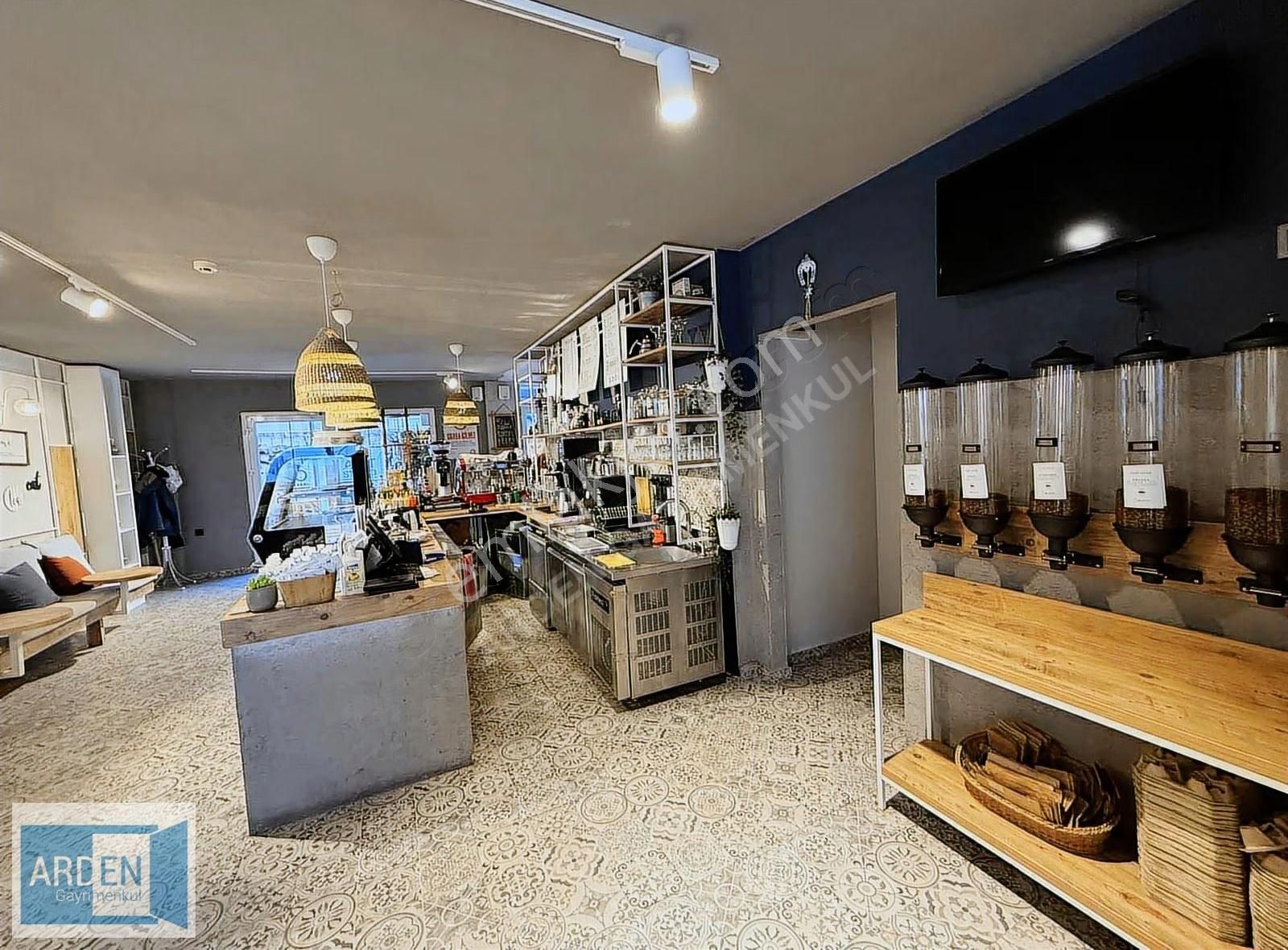 Seferihisar'da Merkezi Konumda, Sakin Sokak Girişinde, Faal Cafe - Görsel 4
