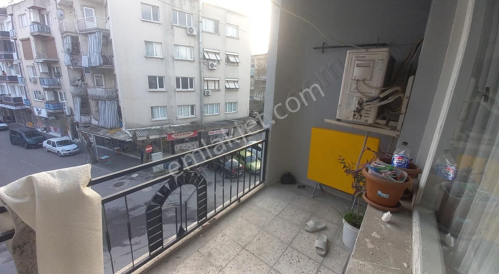 Kethüda Mah. Üçgen Parkta Arakat 3+1