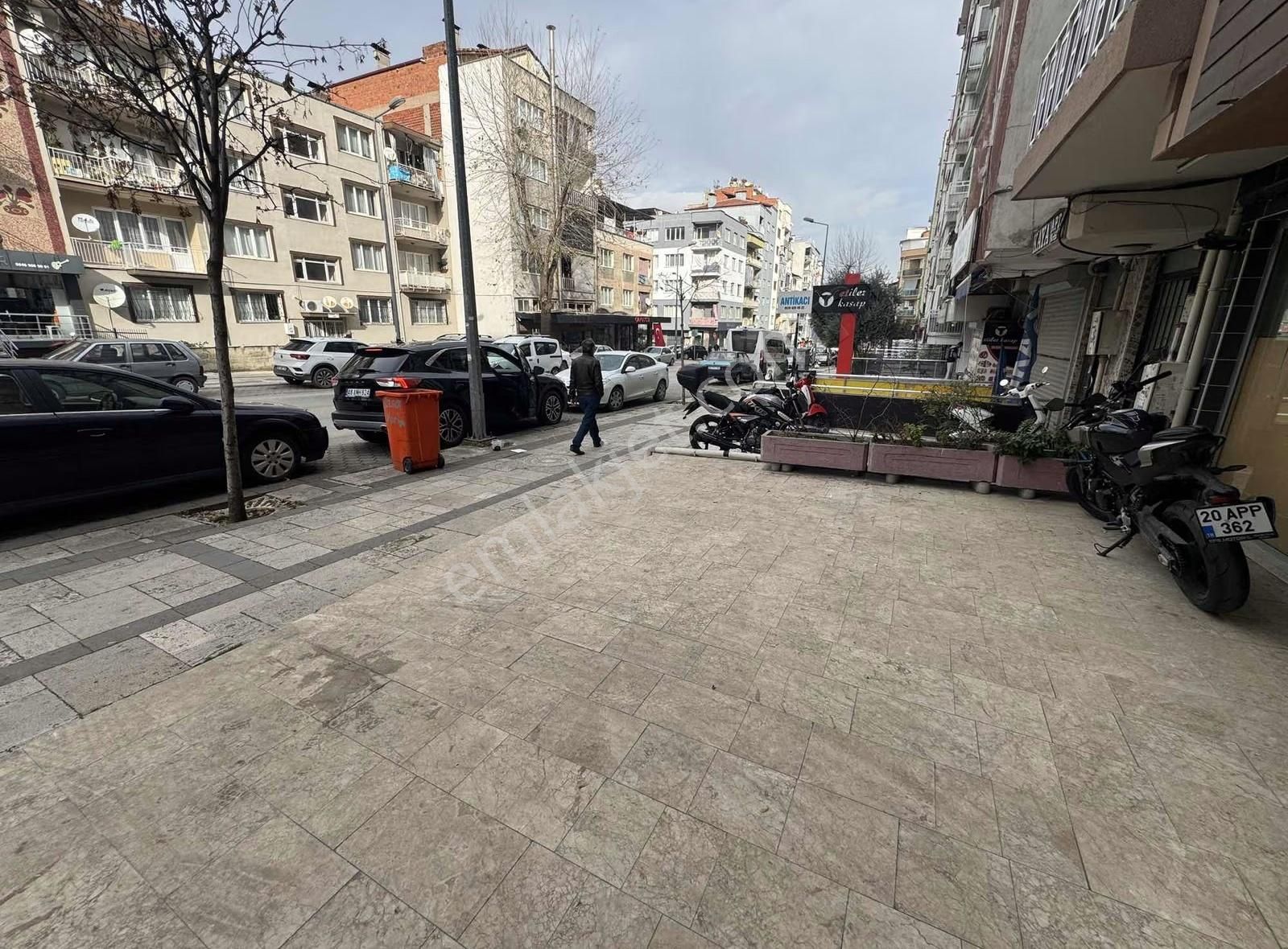 İnönü Caddesi Üzerinde | 96 M² | 10 M Cepheli | Bahçeli Satılık