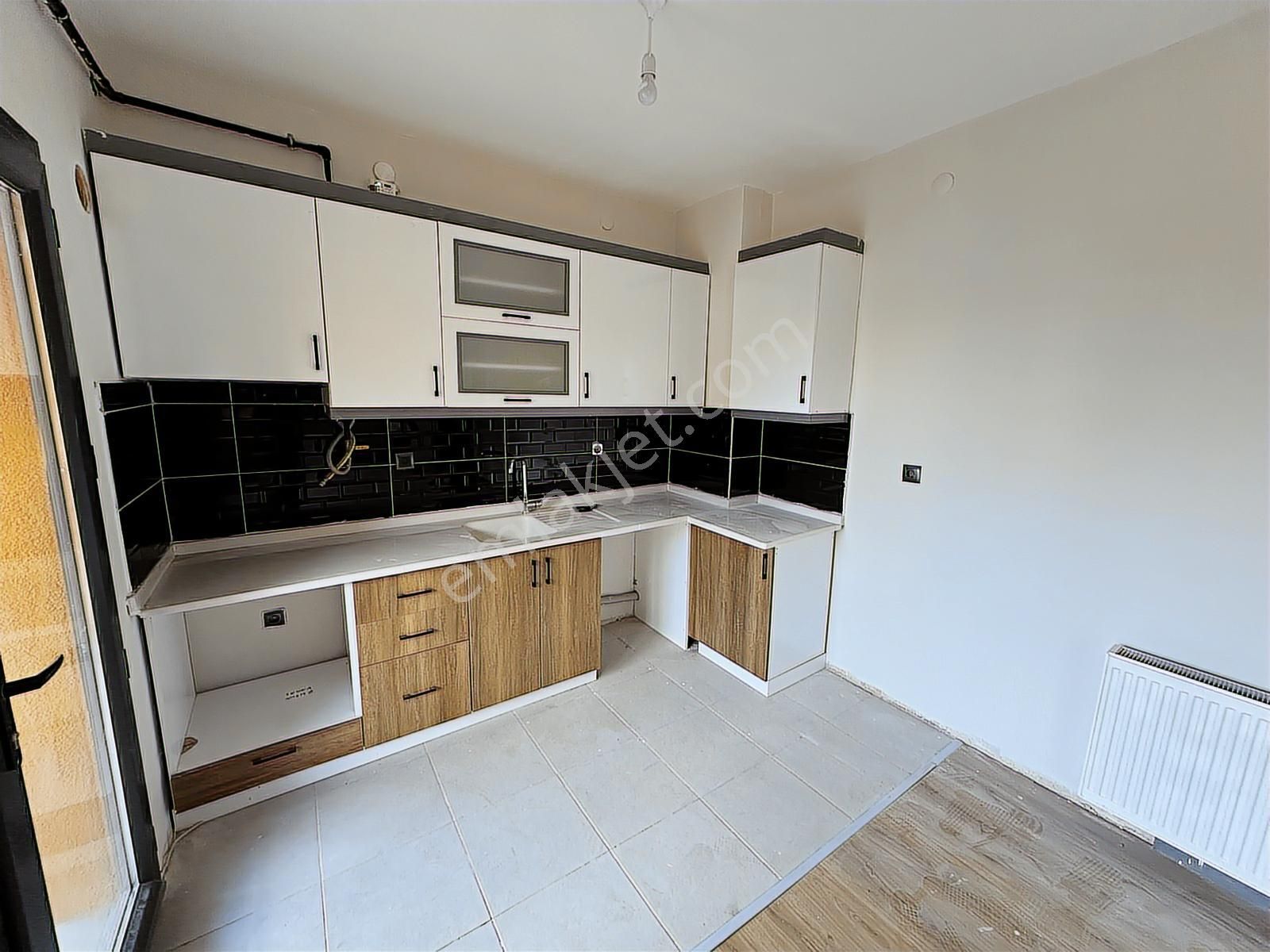 Şeref Emlak Toki 7/a 7.kat Balkonlu 1+1 Vialand Cephe