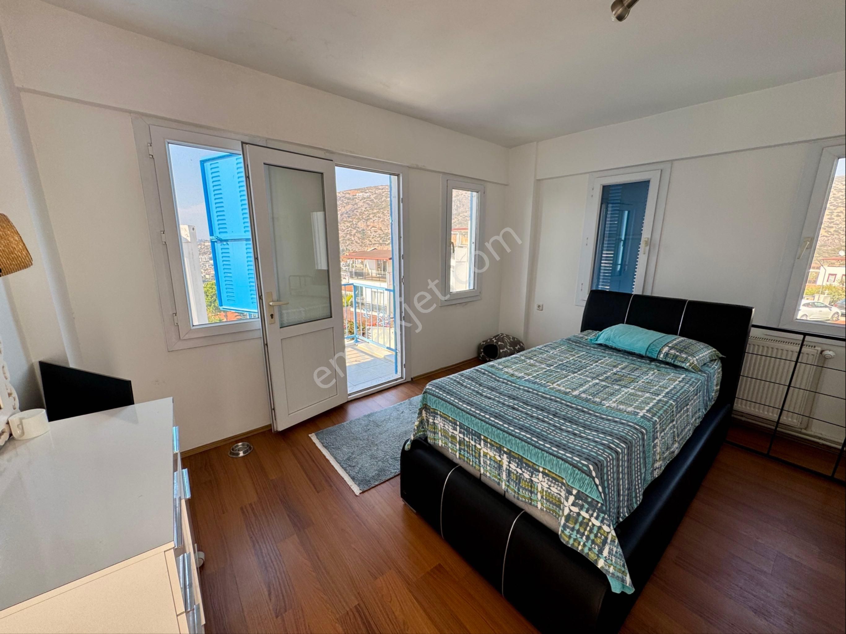 Kuşadası'nda Deniz Manzaralı Tam Müstakil 3+1 Doğalgazlı Villa - Görsel 22