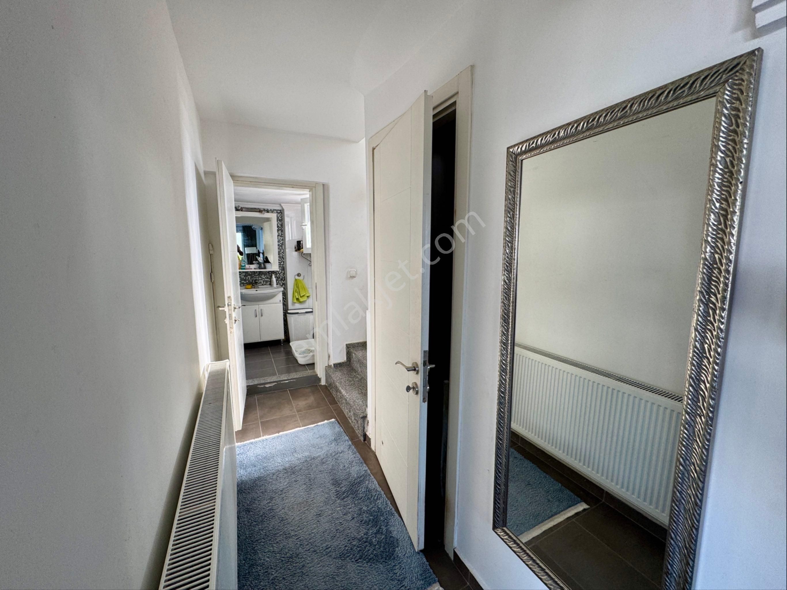 Kuşadası'nda Deniz Manzaralı Tam Müstakil 3+1 Doğalgazlı Villa - Görsel 15