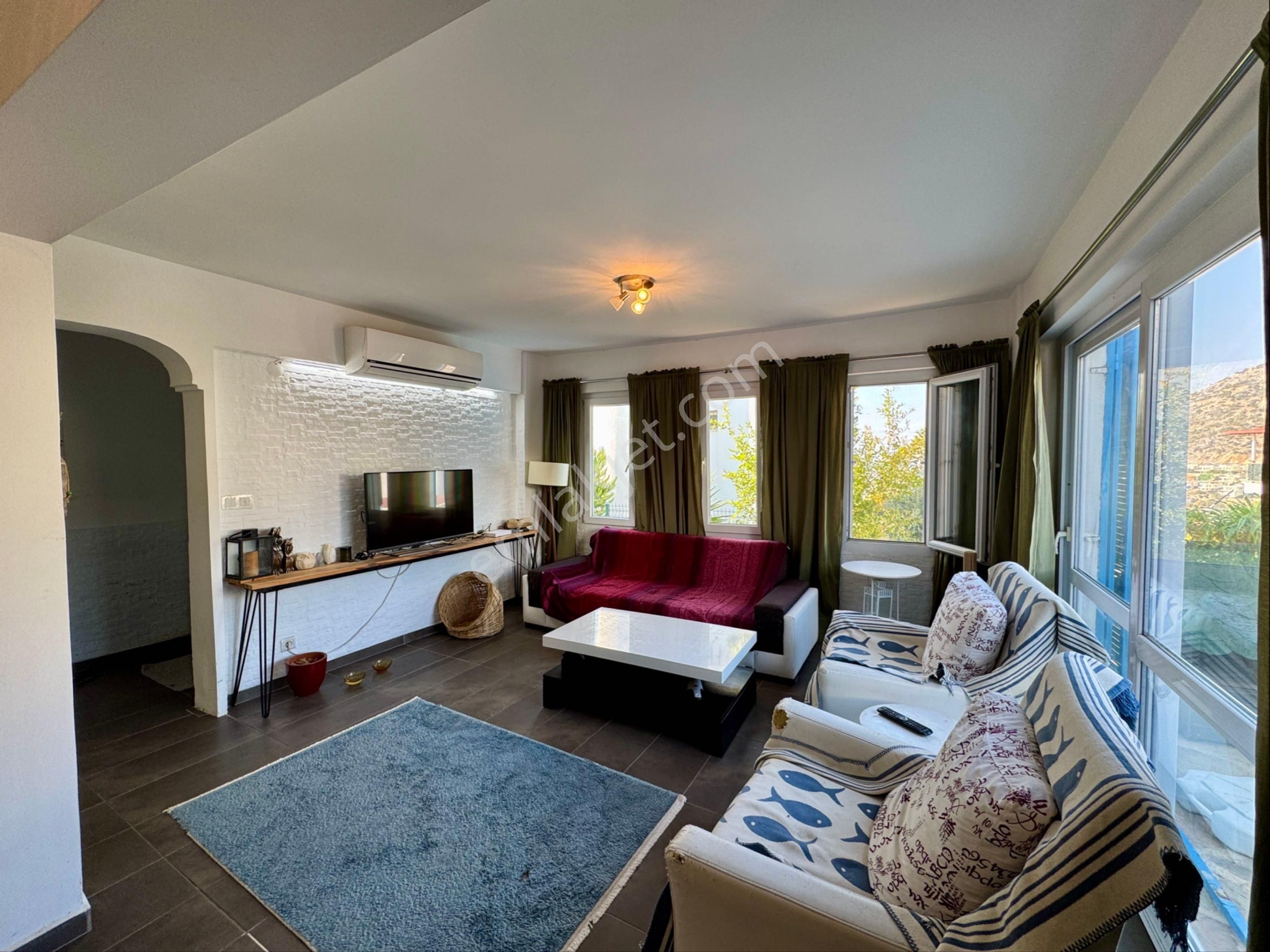 Kuşadası'nda Deniz Manzaralı Tam Müstakil 3+1 Doğalgazlı Villa - Görsel 12