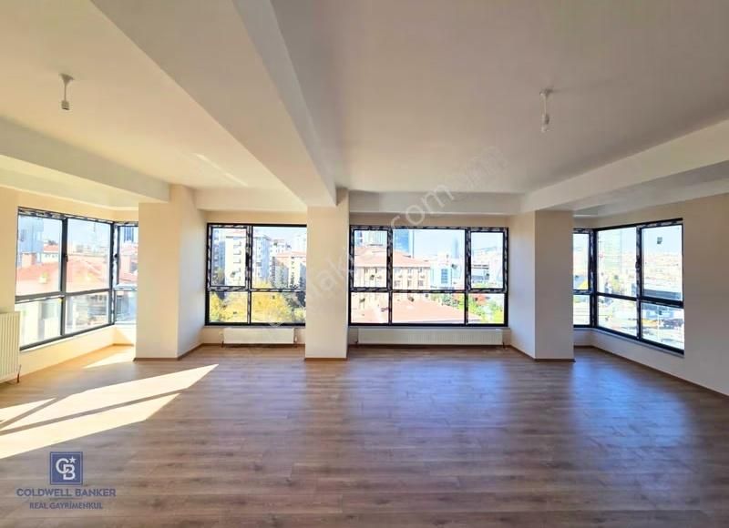 Sahrayıceditte Metro Ve E-5 Ekseninde Modern Ofis Alanı 185m2