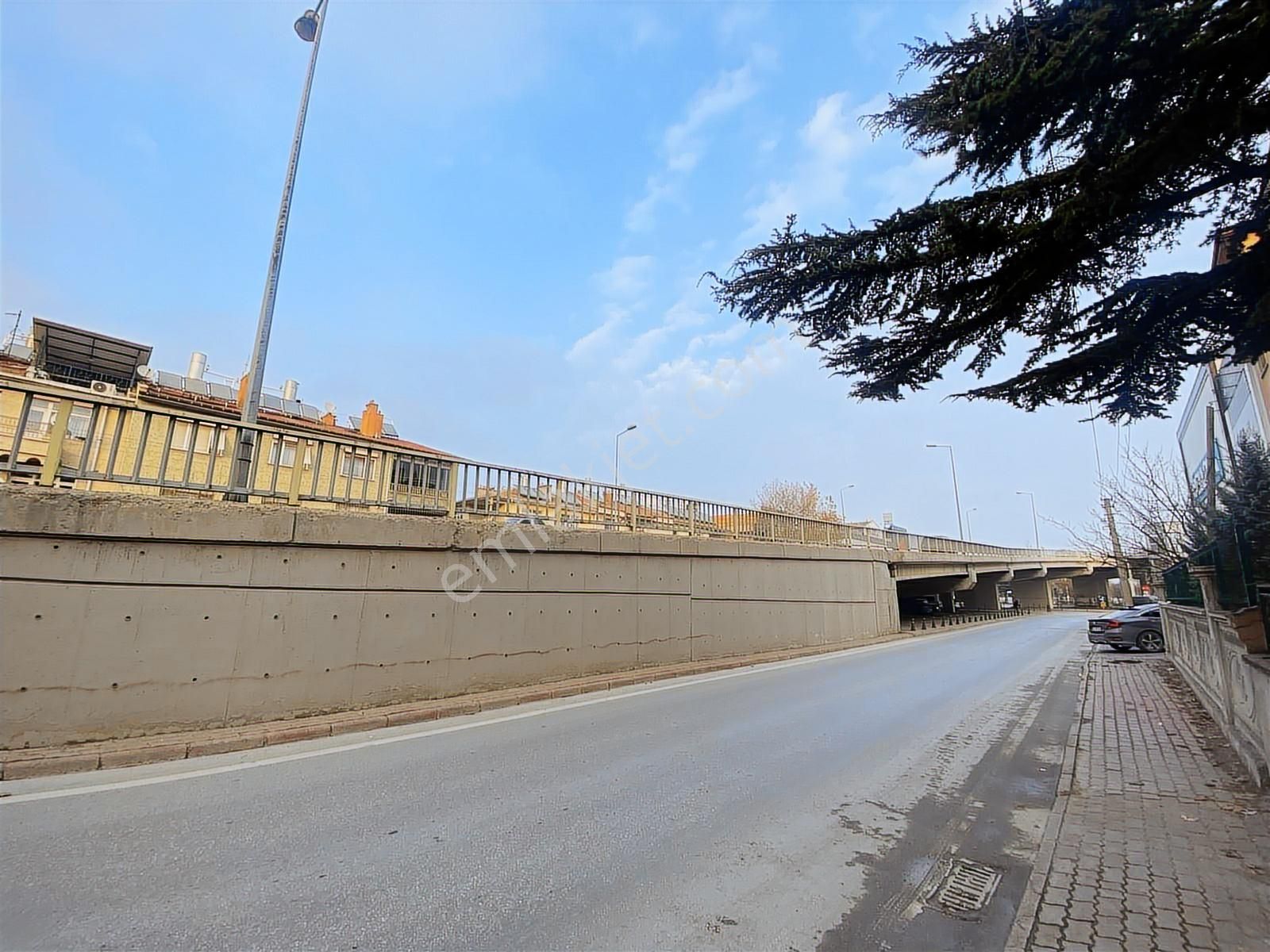 Aydınlık Evler Mah. Tramvay Durağına Yakın Merkezi Konum 2+1 - Görsel 26