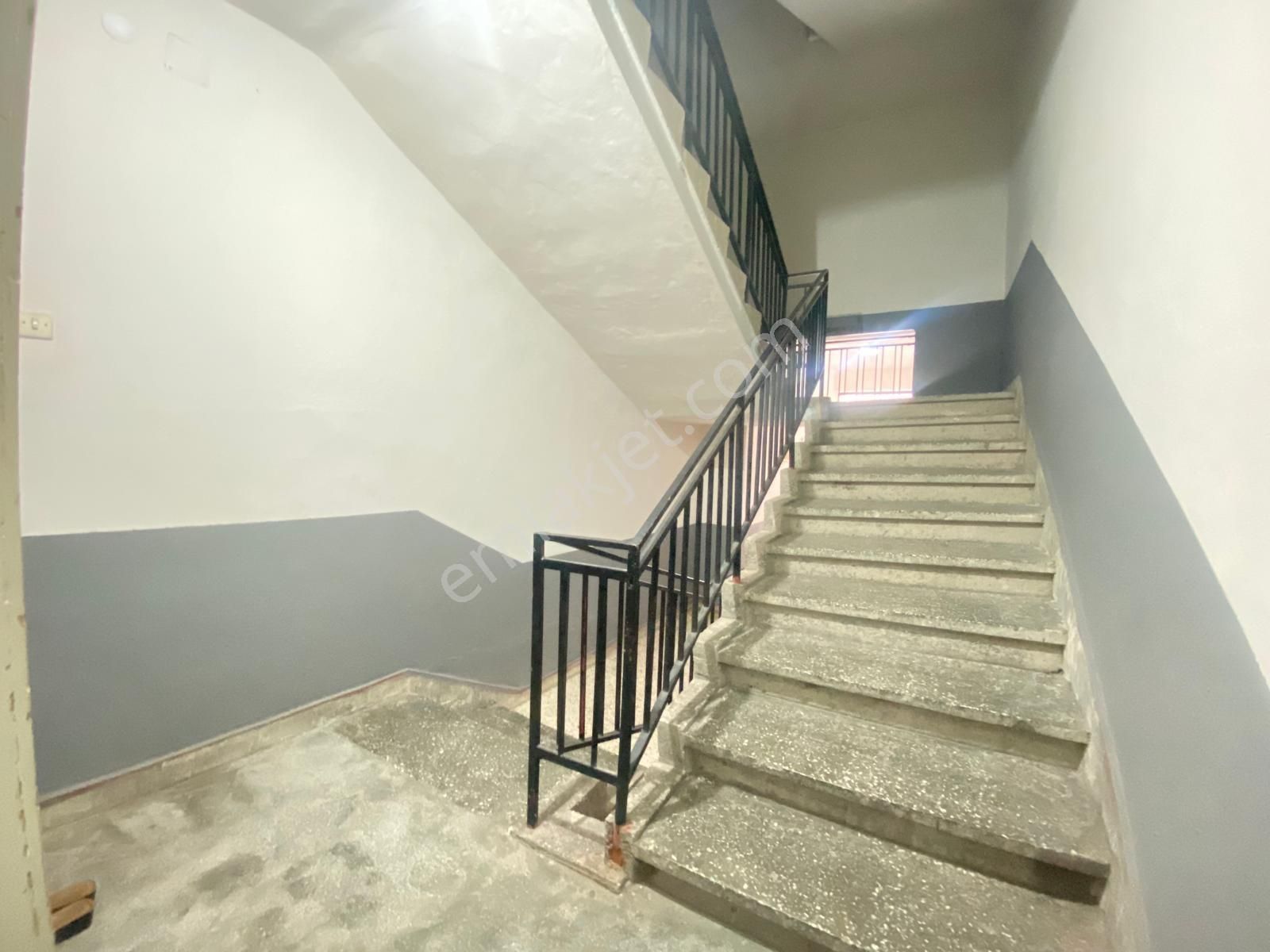 Aydınlık Evler Mah. Tramvay Durağına Yakın Merkezi Konum 2+1 - Görsel 19