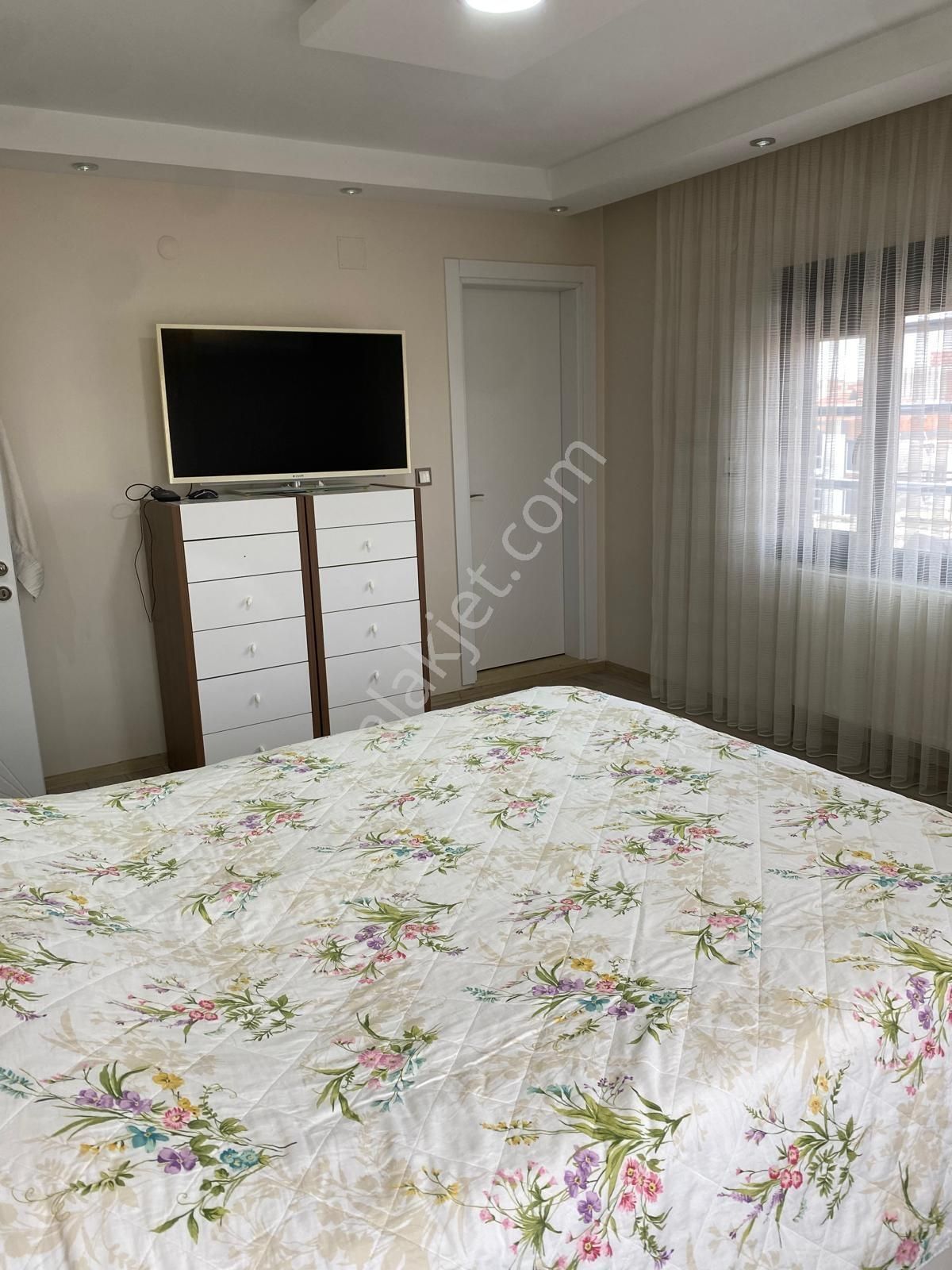 Cumhuriyet Mahallesinde Kiralık 6+2 Çatı Dubleksi - Görsel 8