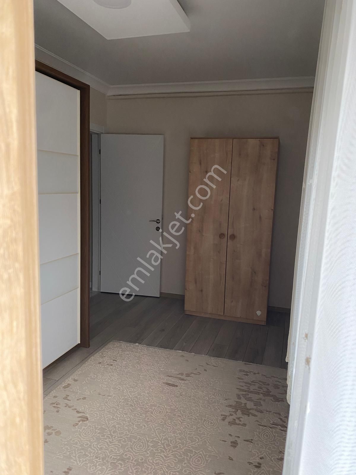 Cumhuriyet Mahallesinde Kiralık 6+2 Çatı Dubleksi - Görsel 11