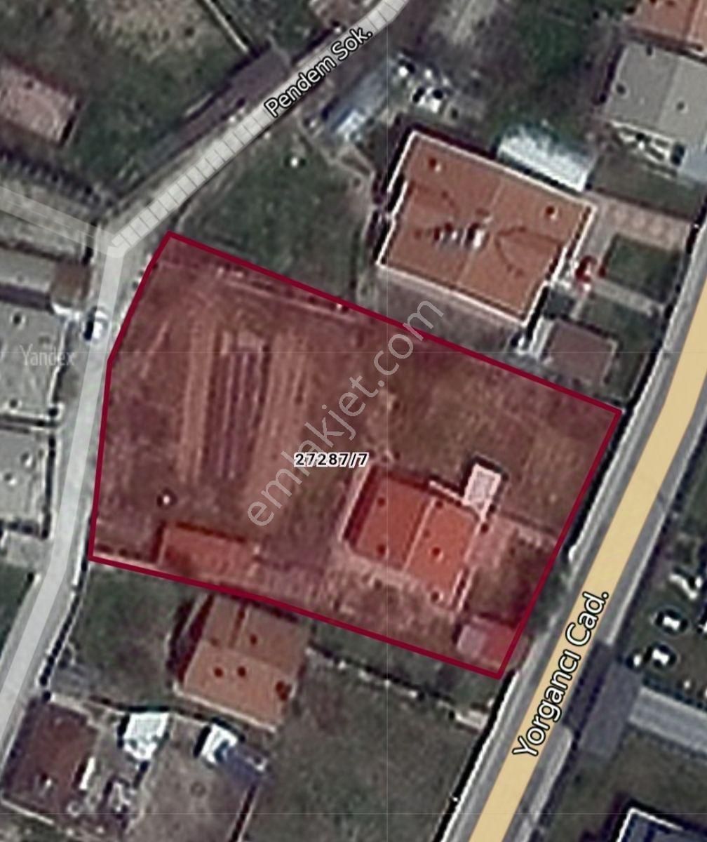 Yorgancı Caddesi Cepheli 2.453 M² Villa Arsası