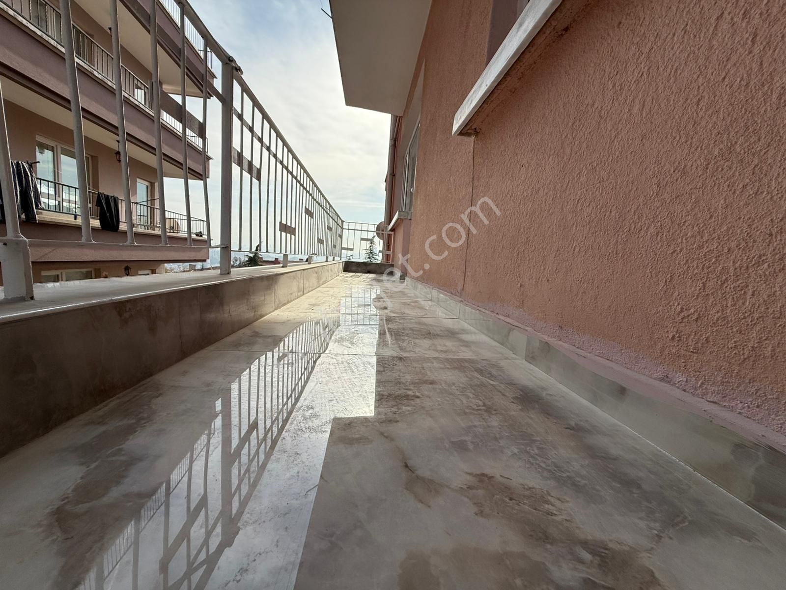 Kariyer'den Tepebaşın'da Manzaralı Katta Ultra Lüx Yapılı 3+1 Daire - Görsel 7