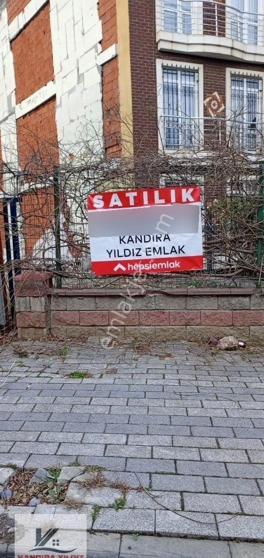 Üsküdar Cumhuriyet Mh 119 M2 6 Daire Veya 400 M2 İşyeri Arsası