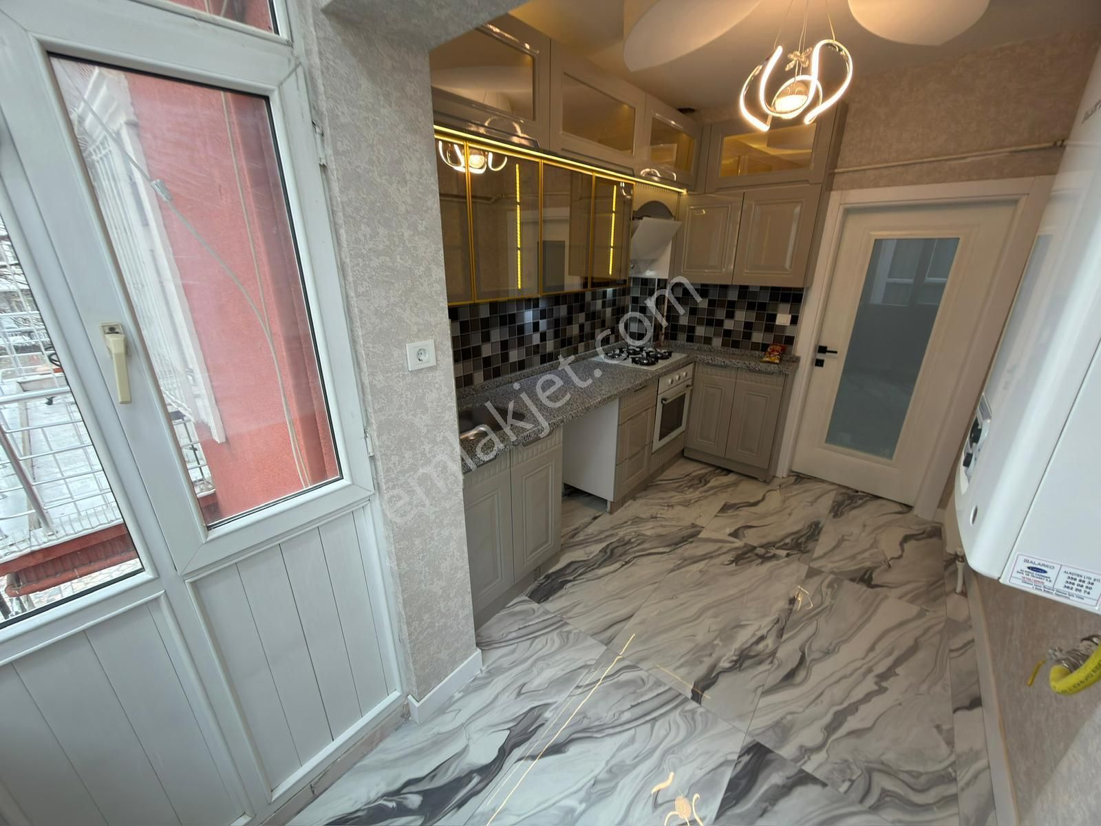 Kariyerden Tepebaşın'da Cadde Yakını Ara Katta Lüx Yapılı 3+1 Daire - Görsel 2