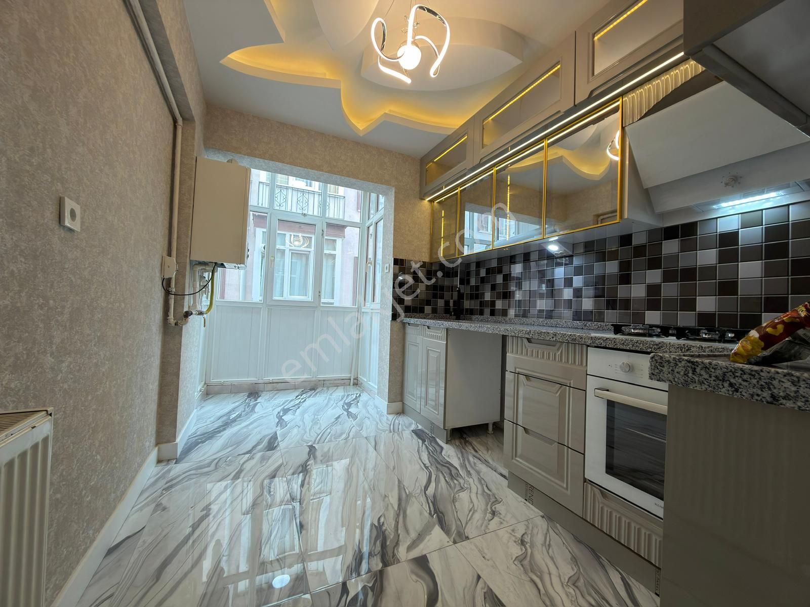 Kariyerden Tepebaşın'da Cadde Yakını Ara Katta Lüx Yapılı 3+1 Daire - Görsel 4