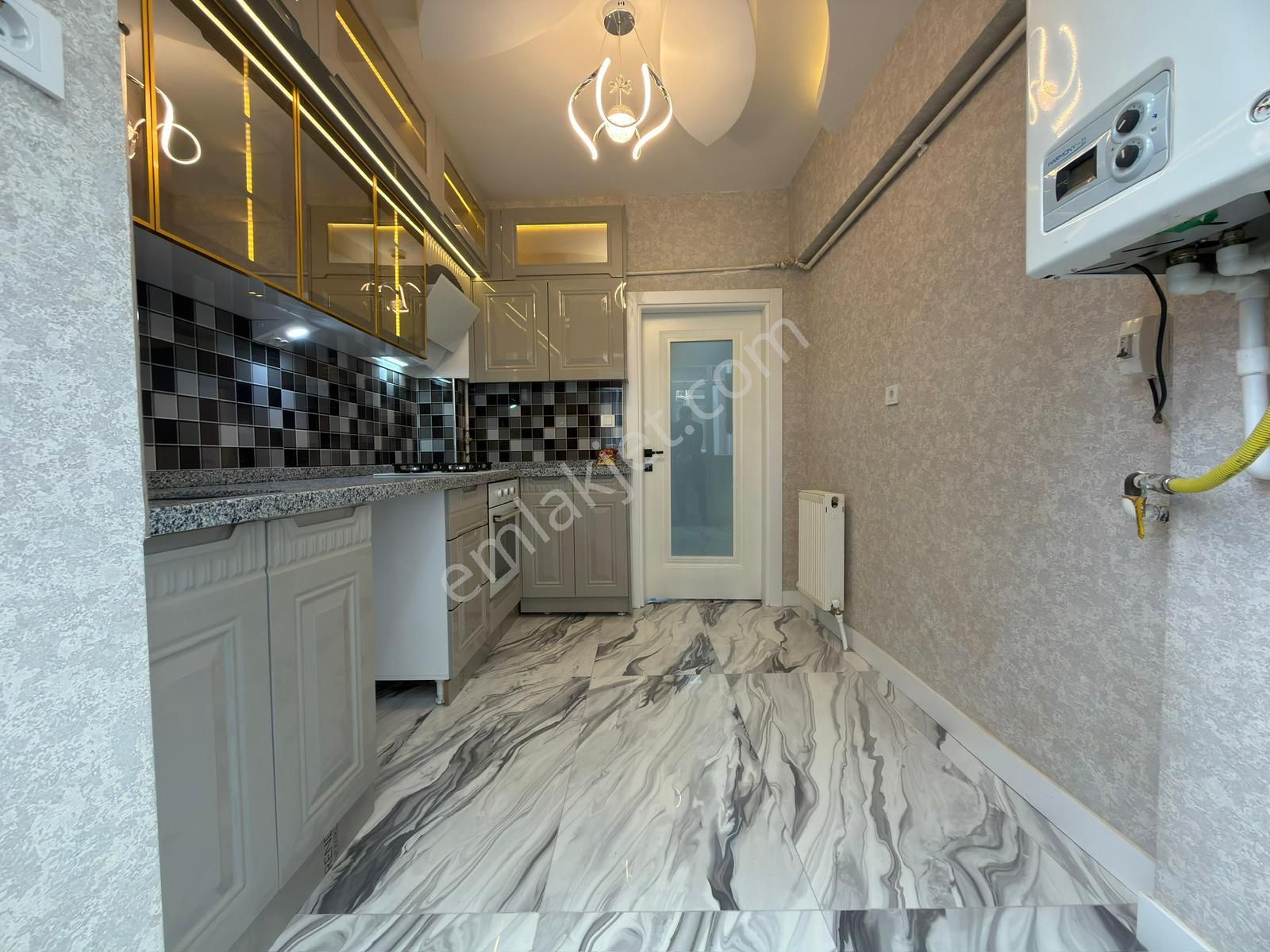 Kariyerden Tepebaşın'da Cadde Yakını Ara Katta Lüx Yapılı 3+1 Daire - Görsel 7