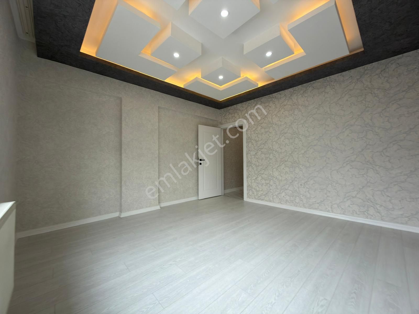 Kariyerden Tepebaşın'da Cadde Yakını Ara Katta Lüx Yapılı 3+1 Daire - Görsel 16