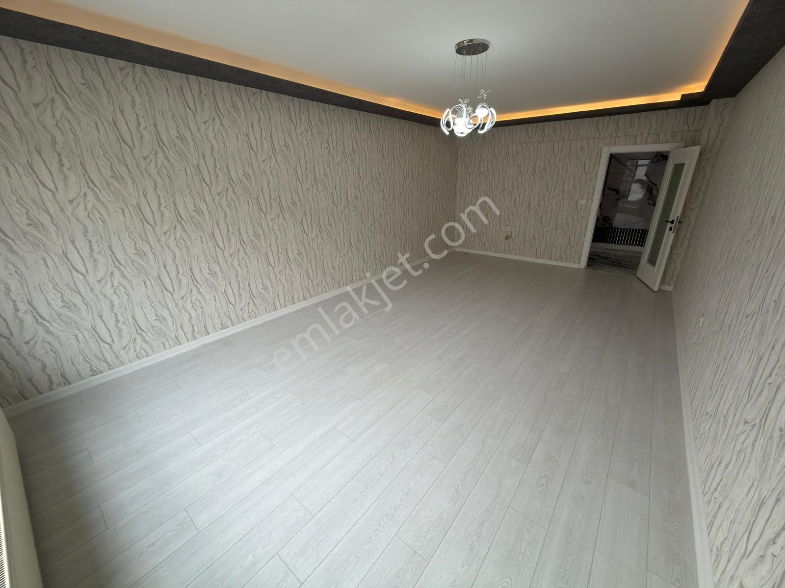 Kariyerden Tepebaşın'da Cadde Yakını Ara Katta Lüx Yapılı 3+1 Daire - Görsel 14