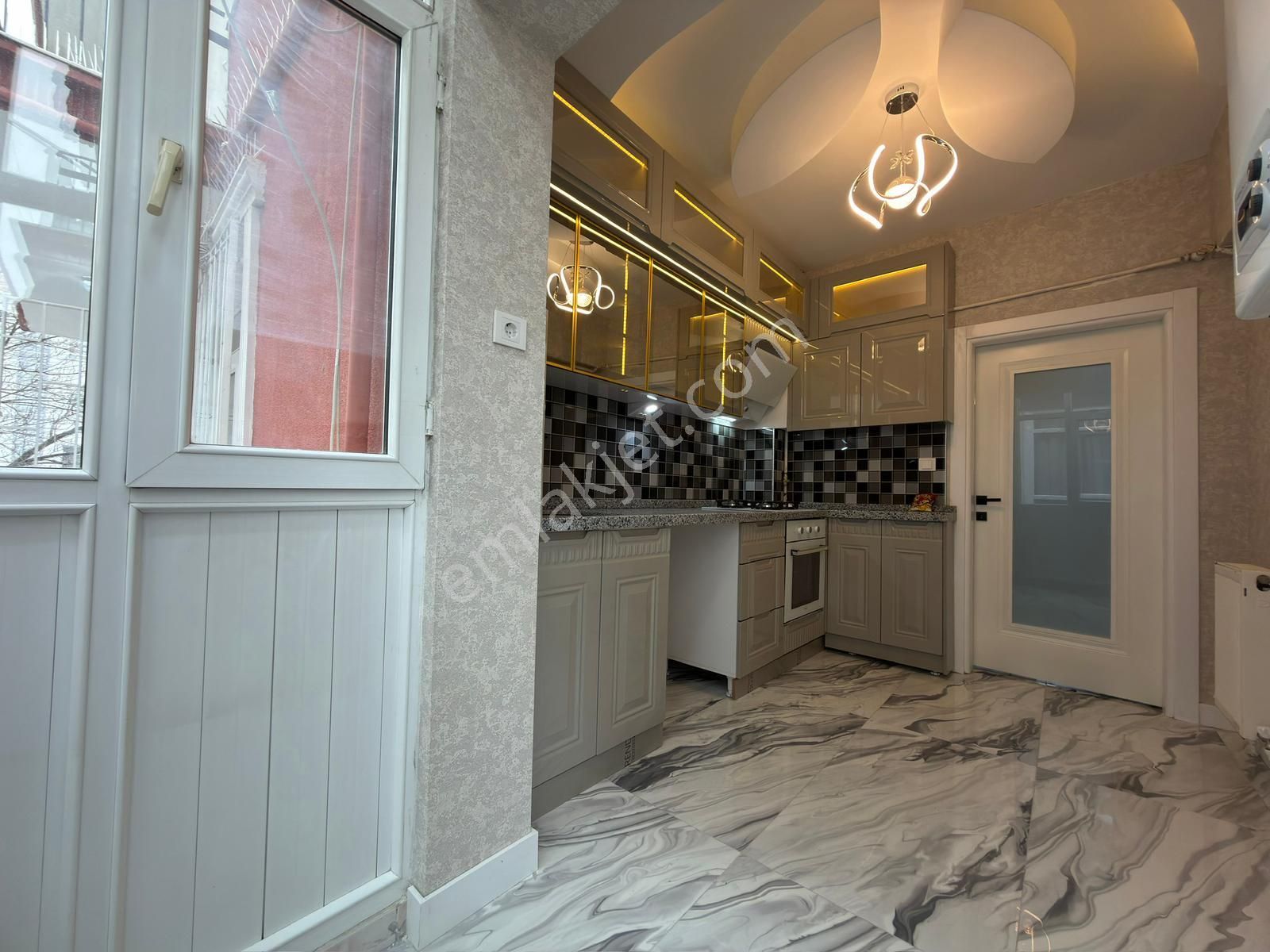 Kariyerden Tepebaşın'da Cadde Yakını Ara Katta Lüx Yapılı 3+1 Daire - Görsel 6