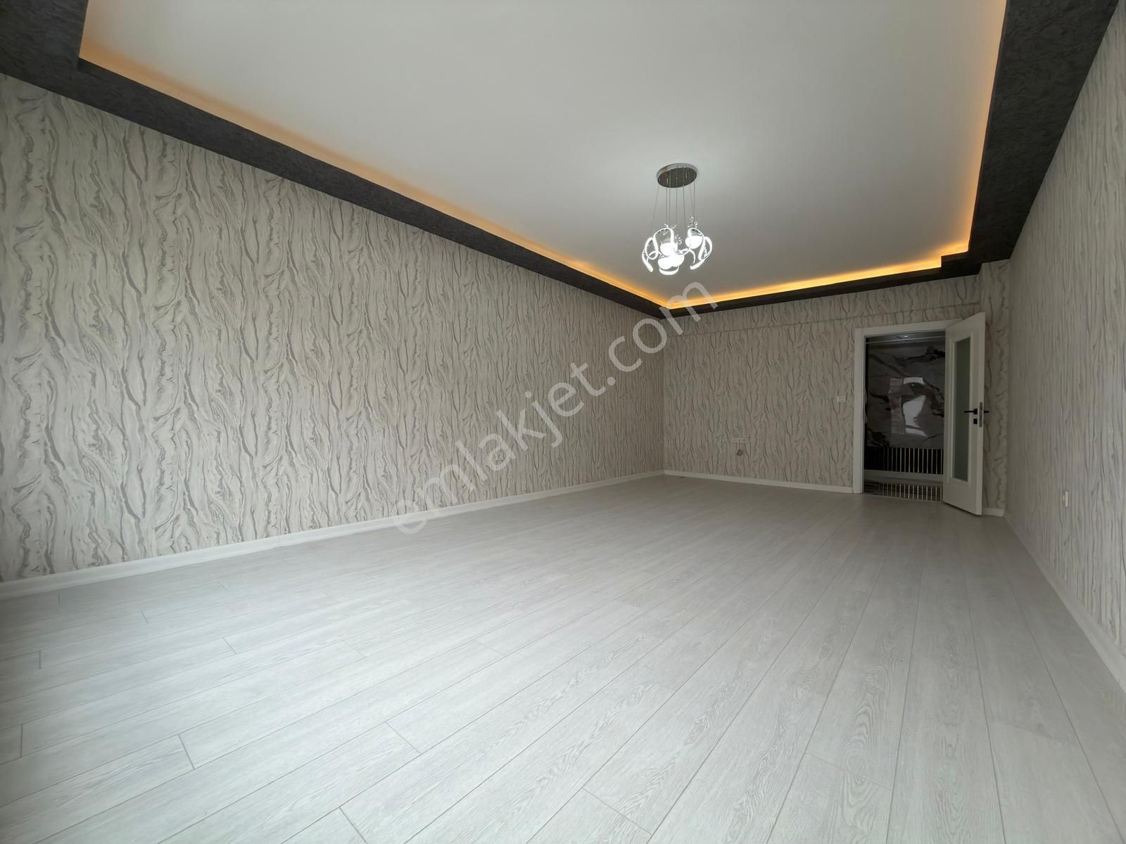 Kariyerden Tepebaşın'da Cadde Yakını Ara Katta Lüx Yapılı 3+1 Daire - Görsel 11