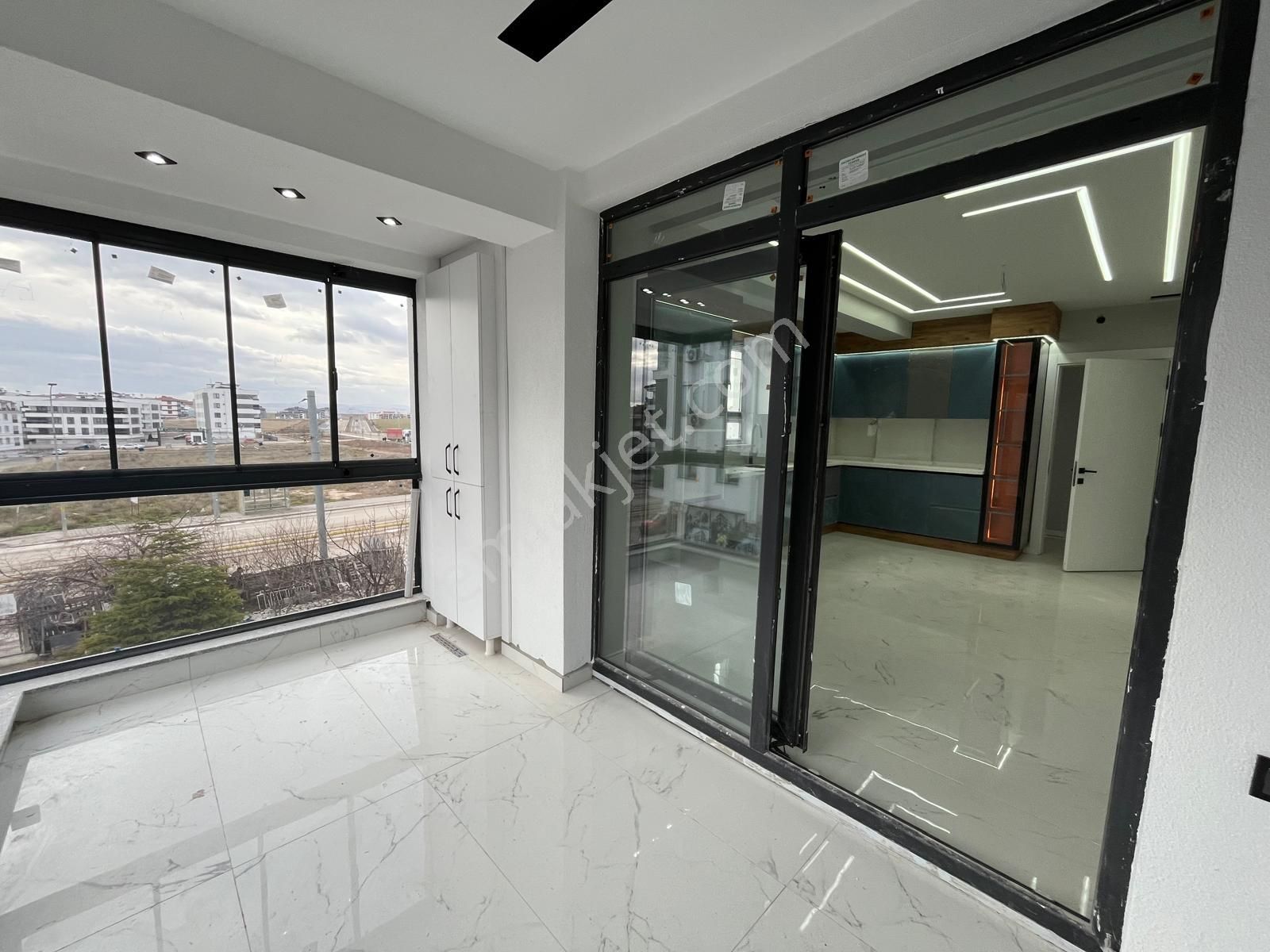 T.kartal'dan Çamlıca Mh Batıkent Sınırı 180 M2 Bahçeli Nizam Özel Garajlı 3+1 - Görsel 6