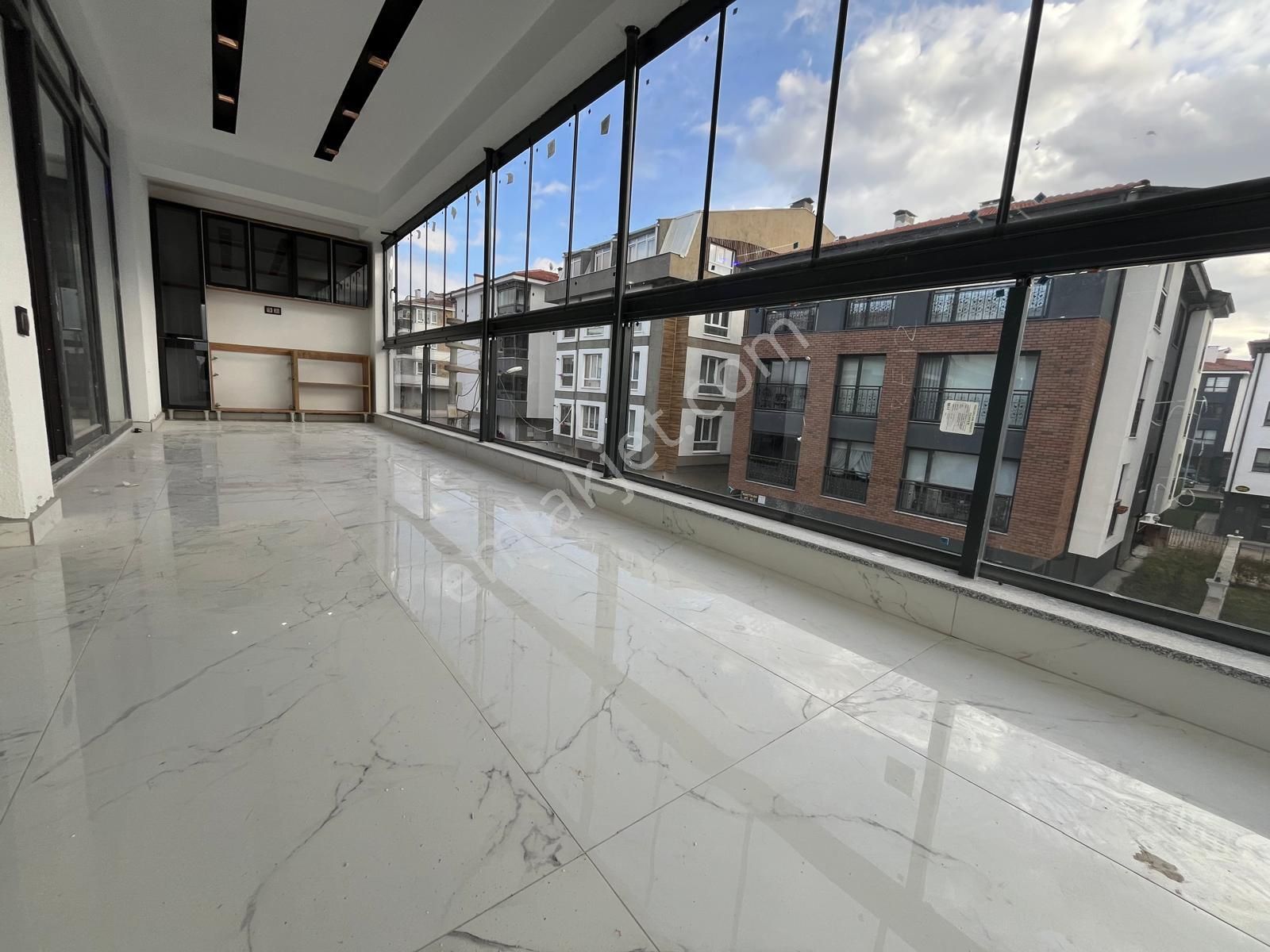 T.kartal'dan Çamlıca Mh Batıkent Sınırı 180 M2 Bahçeli Nizam Özel Garajlı 3+1 - Görsel 2