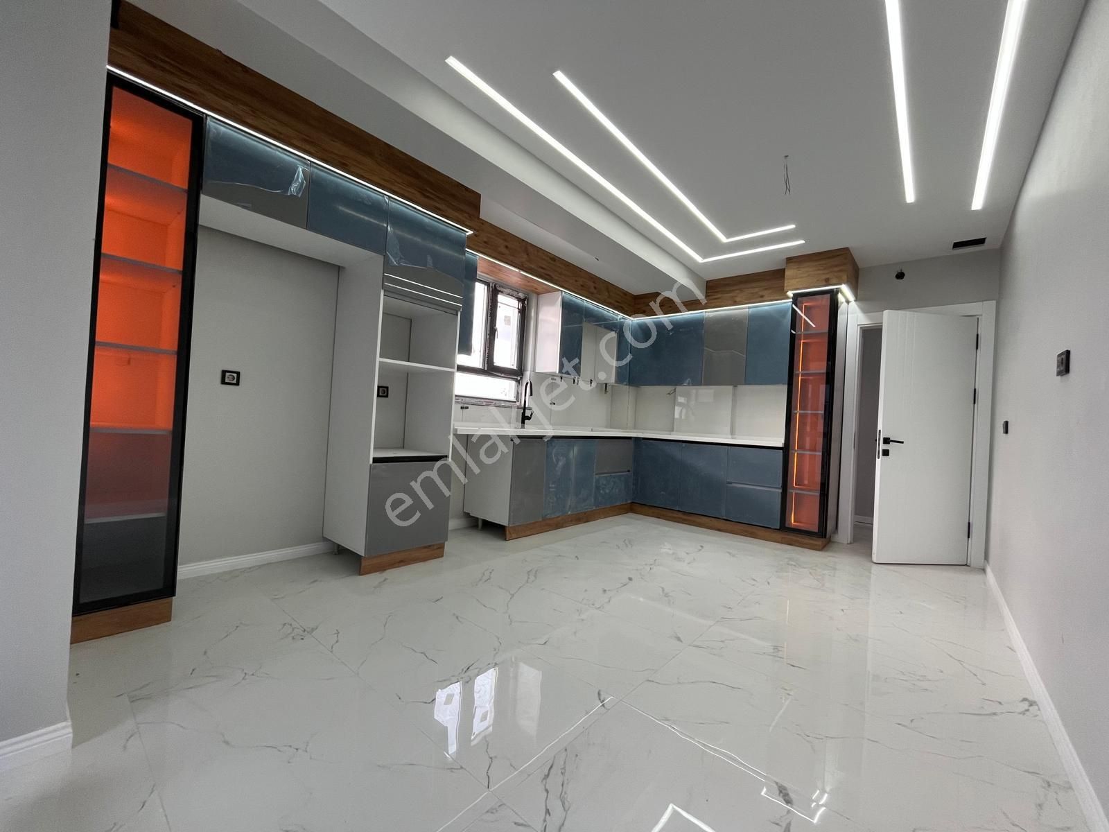 T.kartal'dan Çamlıca Mh Batıkent Sınırı 180 M2 Bahçeli Nizam Özel Garajlı 3+1 - Görsel 4