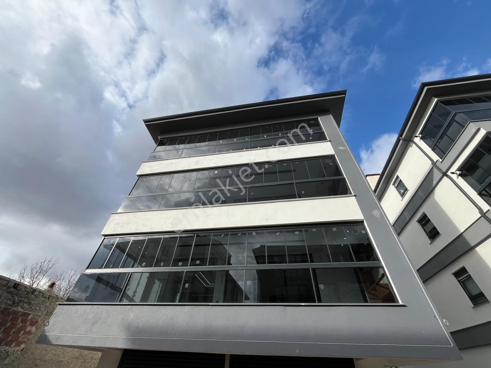 T.kartal'dan Çamlıca Mh Batıkent Sınırı 180 M2 Bahçeli Nizam Özel Garajlı 3+1 - Görsel 32