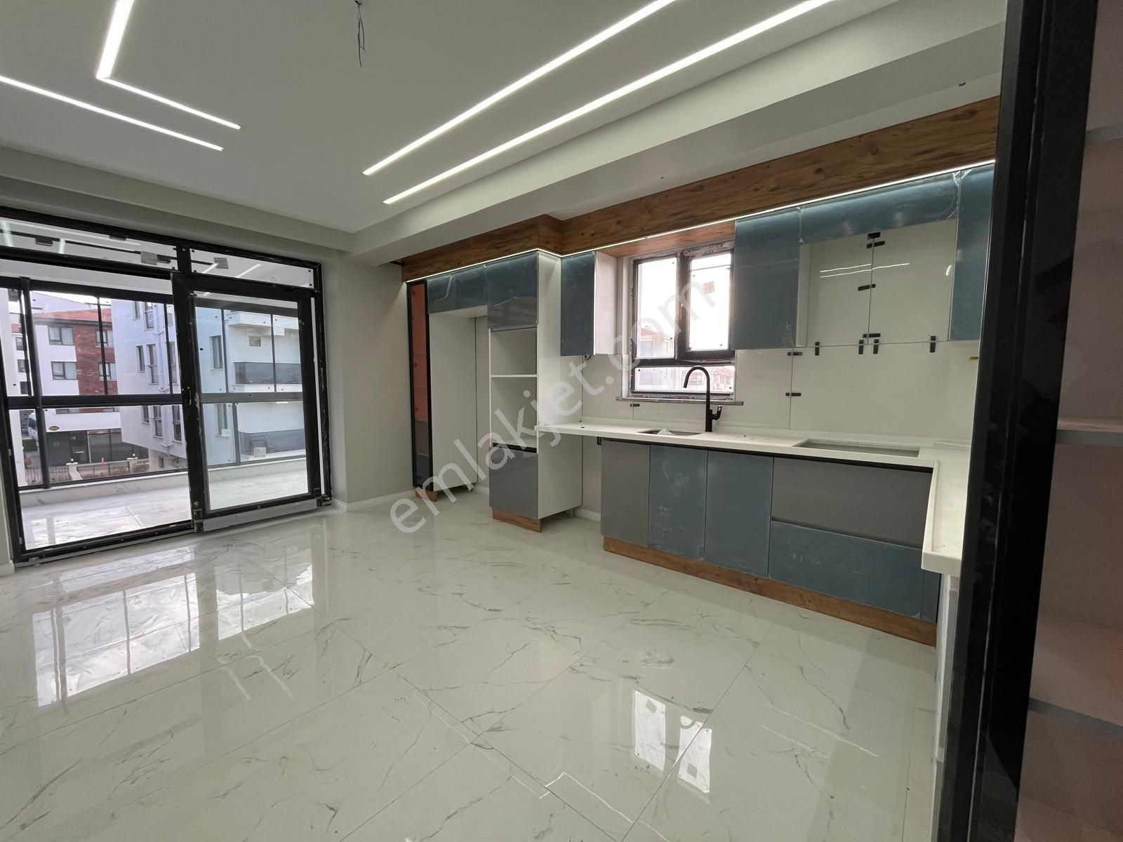 T.kartal'dan Çamlıca Mh Batıkent Sınırı 180 M2 Bahçeli Nizam Özel Garajlı 3+1