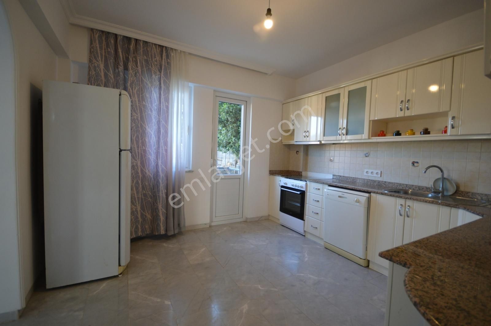 Alanya Kalesinde Eşsiz Manzaralı 6+2 Özel Yapım Malikane Villa - Görsel 23