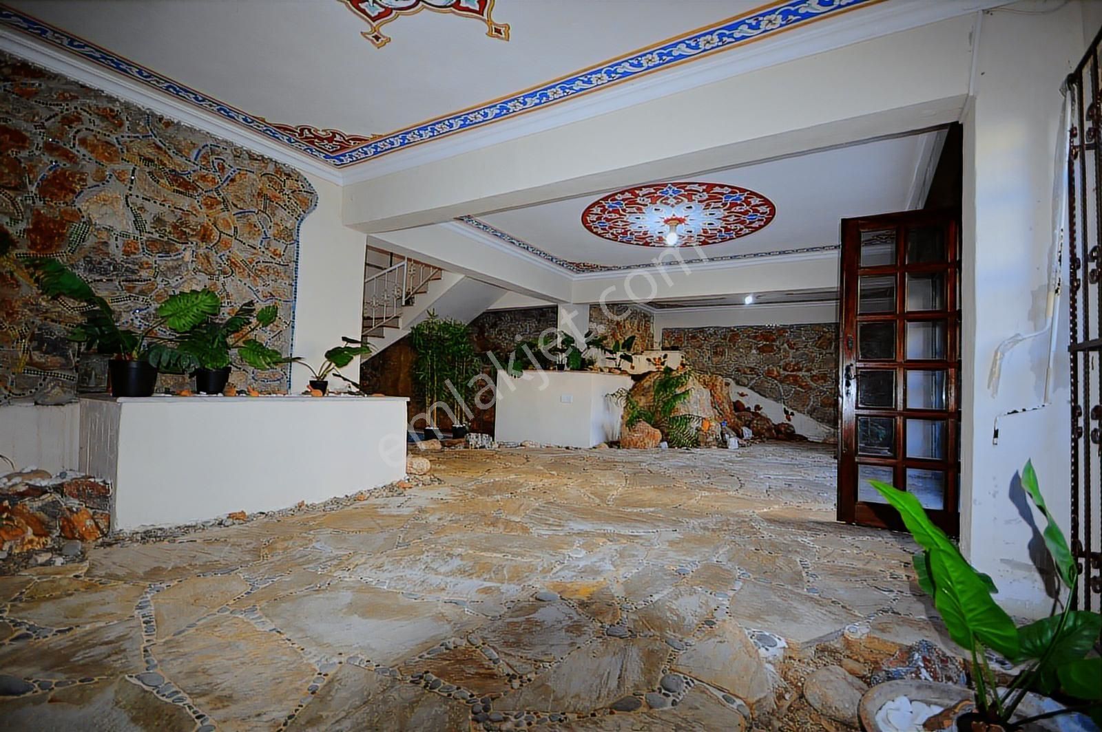 Alanya Kalesinde Eşsiz Manzaralı 6+2 Özel Yapım Malikane Villa - Görsel 4