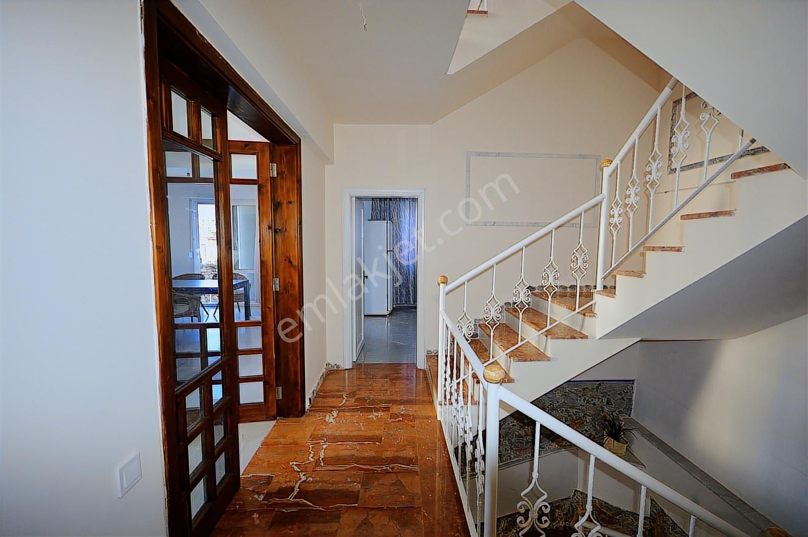 Alanya Kalesinde Eşsiz Manzaralı 6+2 Özel Yapım Malikane Villa - Görsel 12