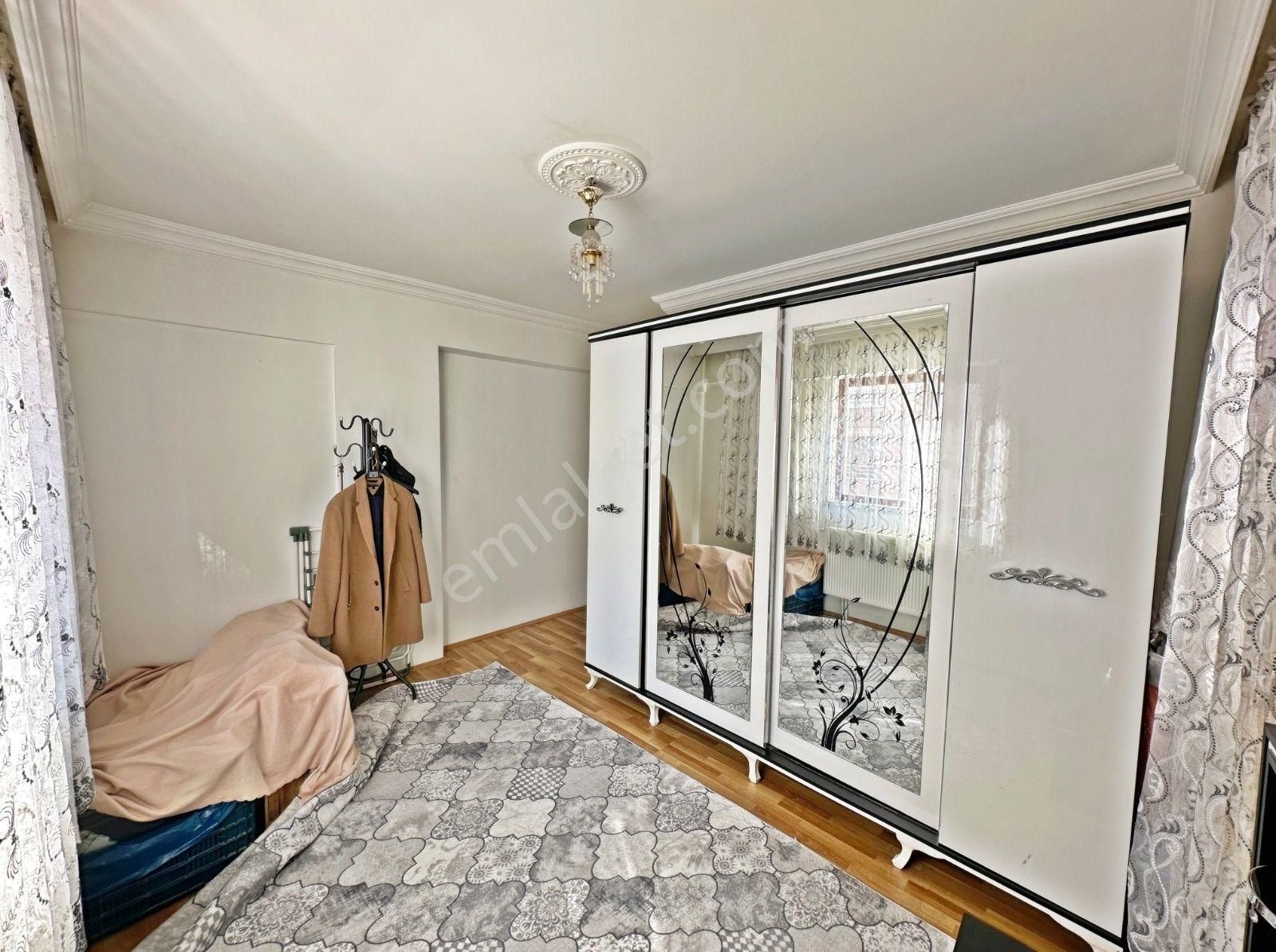 Şehit Kubilayda Değirmendere Cadde Yanı Ara Kat Kök Tapu 3+1 - Görsel 14