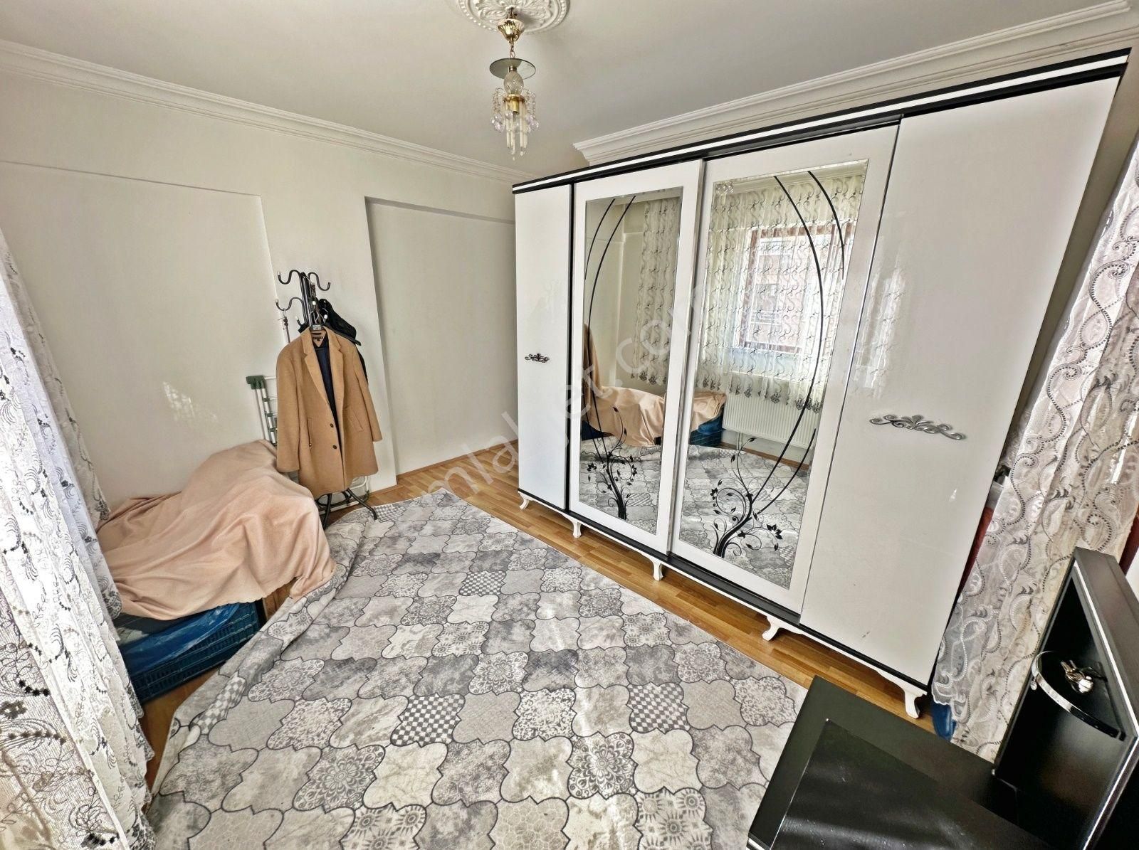 Şehit Kubilayda Değirmendere Cadde Yanı Ara Kat Kök Tapu 3+1 - Görsel 13