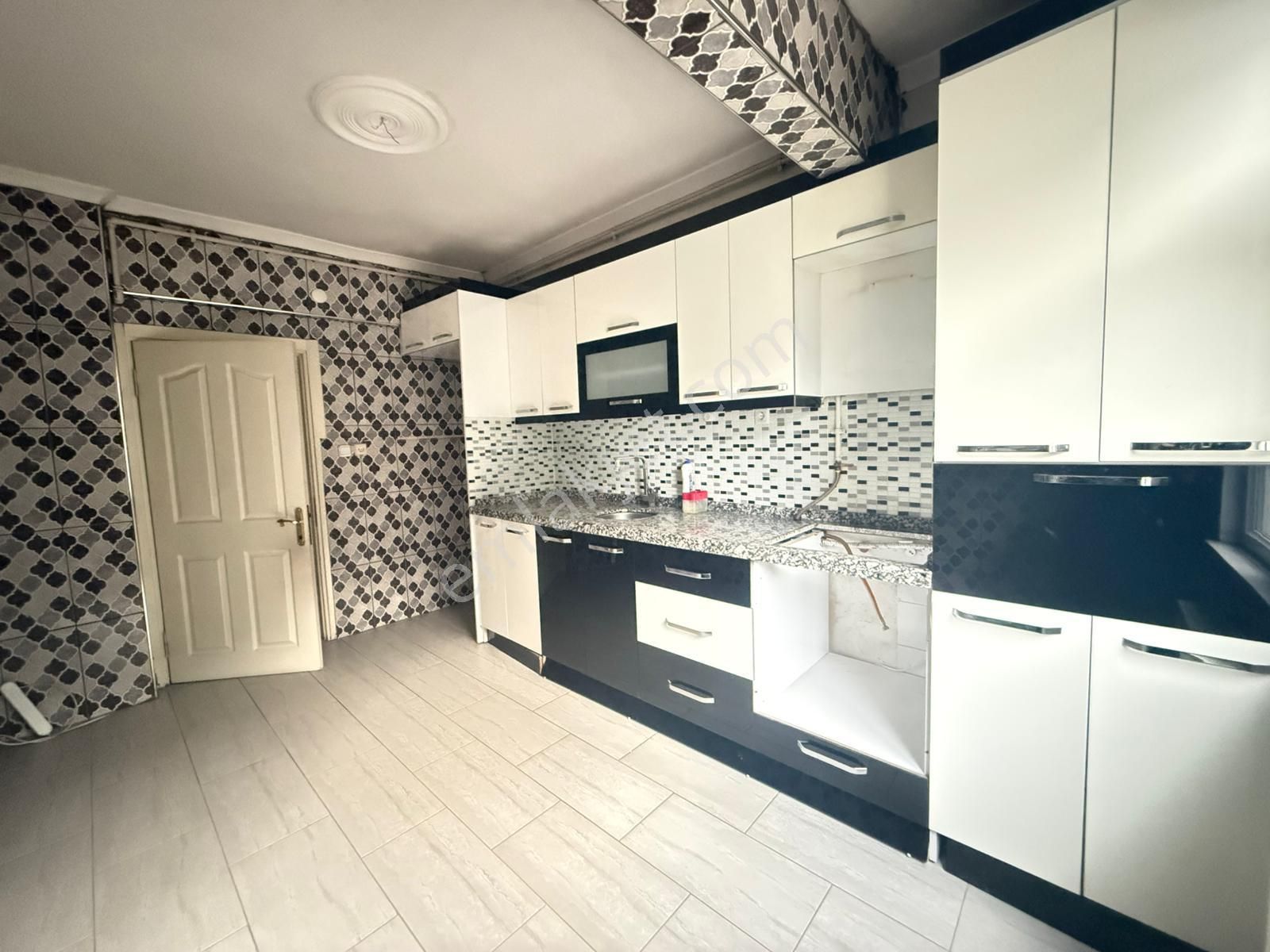 Seeworld 3+1 126m2 Çift Balkonlu Metro Yakınında Kiralık - Görsel 15